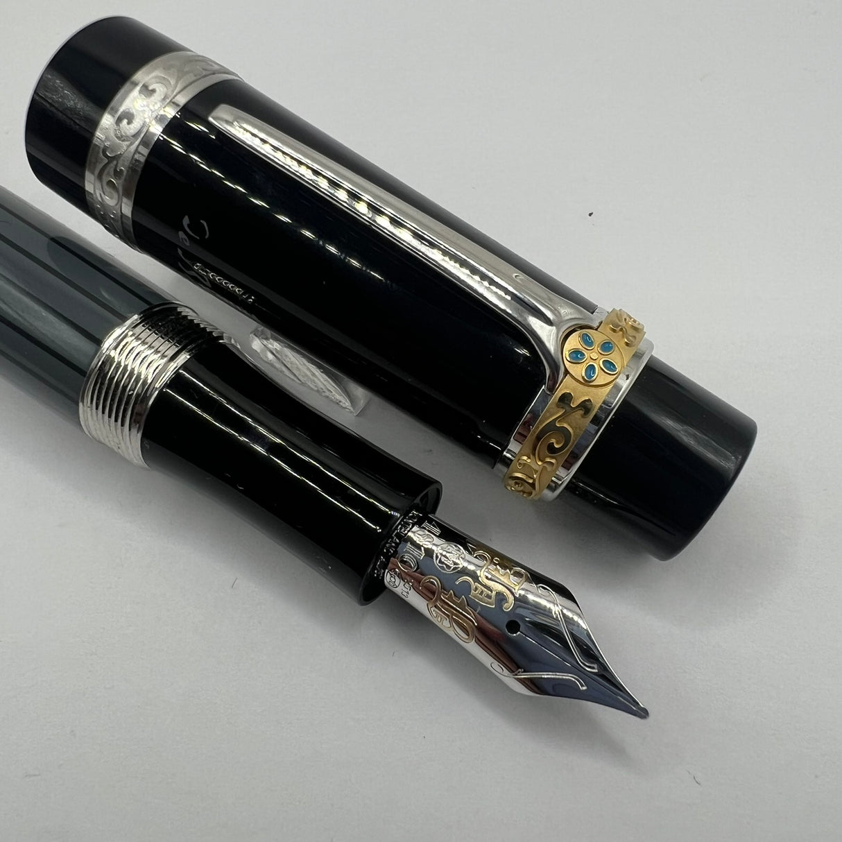 Montblanc Honore de Balzac Writer Series Limited Edition Fountain Pen  - Medium 18kt Gold Nib