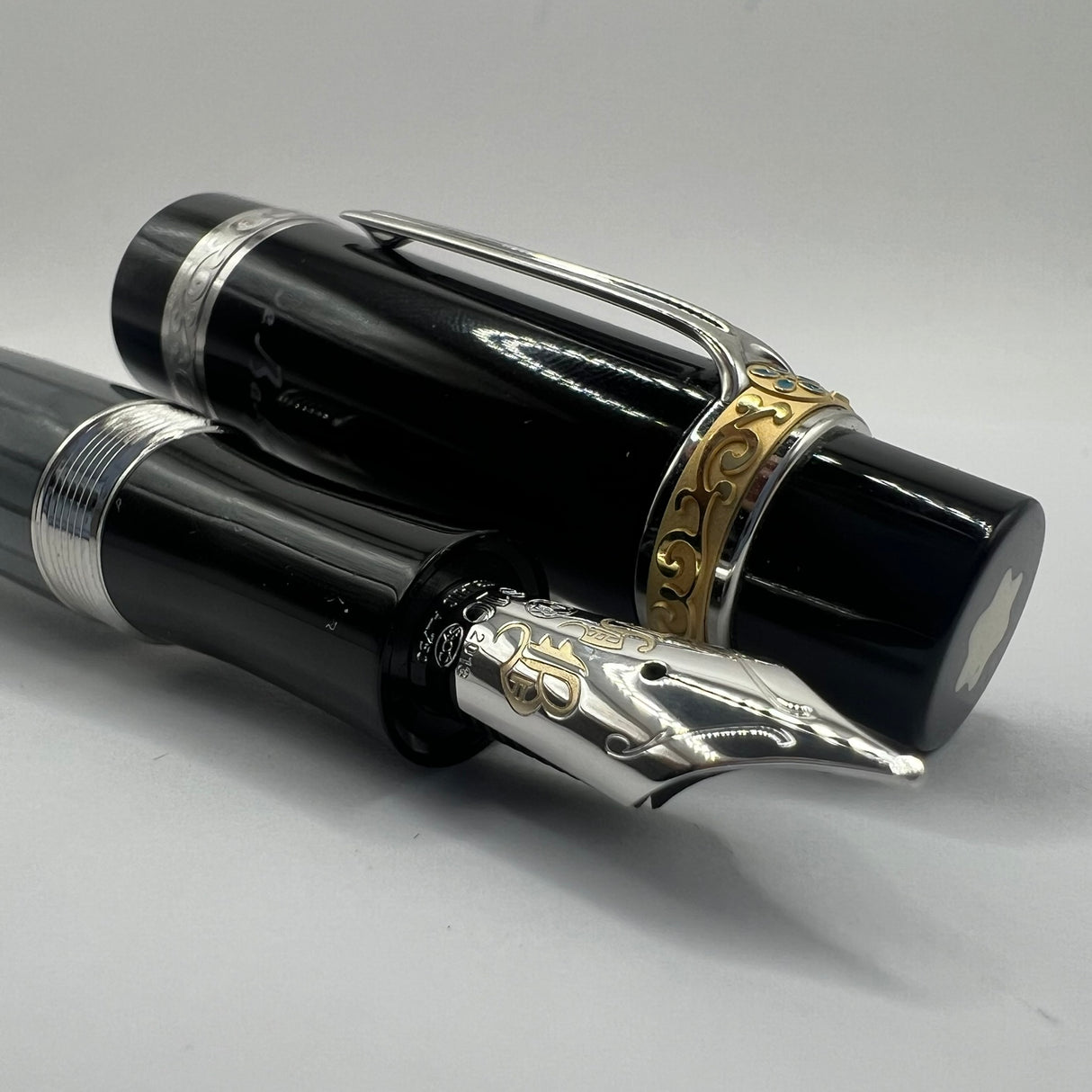 Montblanc Honore de Balzac Writer Series Limited Edition Fountain Pen  - Medium 18kt Gold Nib