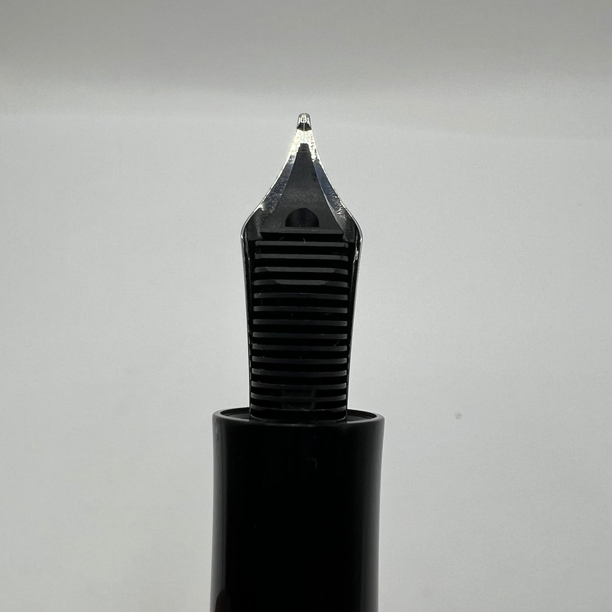 Montblanc Honore de Balzac Writer Series Limited Edition Fountain Pen  - Medium 18kt Gold Nib