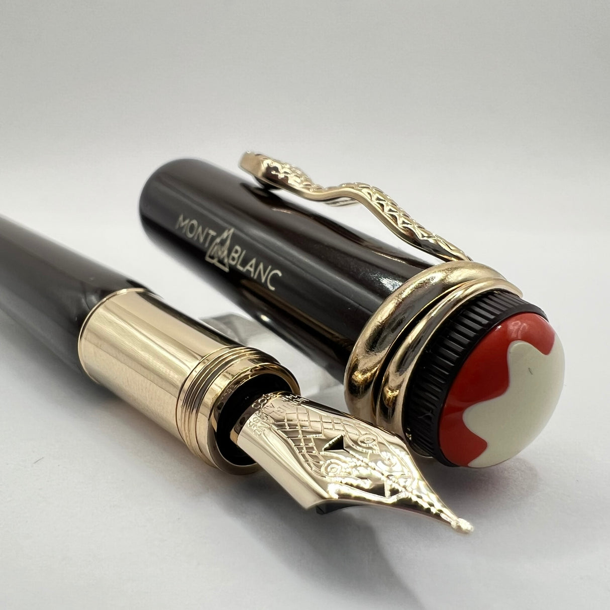 Montblanc Heritage Rouge Et Noir Tropic Brown Fountain Pen  - Fine 14kt Gold Nib