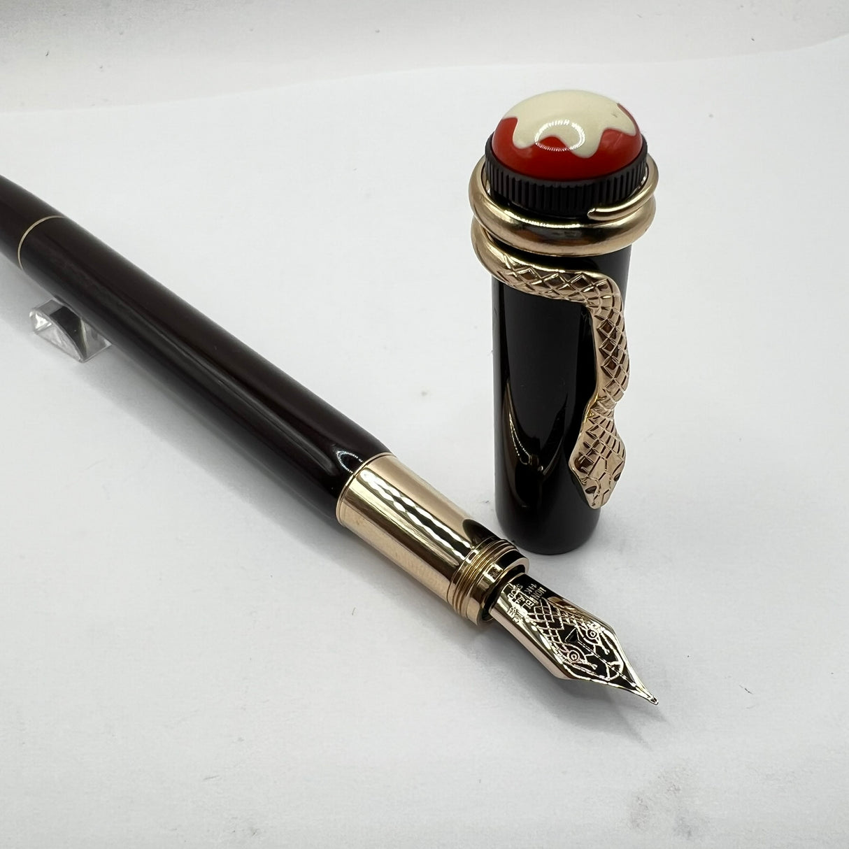 Montblanc Heritage Rouge Et Noir Tropic Brown Fountain Pen  - Fine 14kt Gold Nib