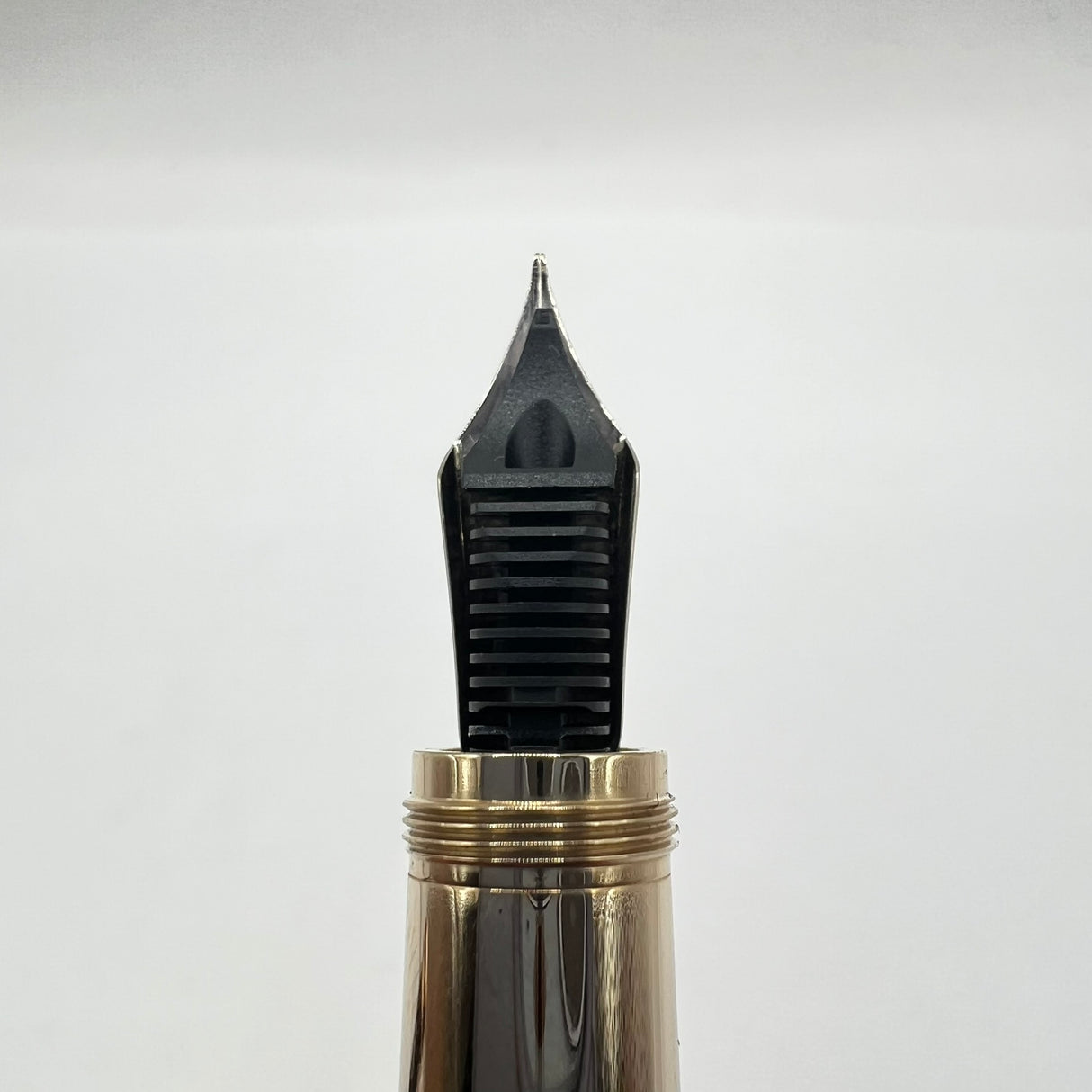 Montblanc Heritage Rouge Et Noir Tropic Brown Fountain Pen  - Fine 14kt Gold Nib