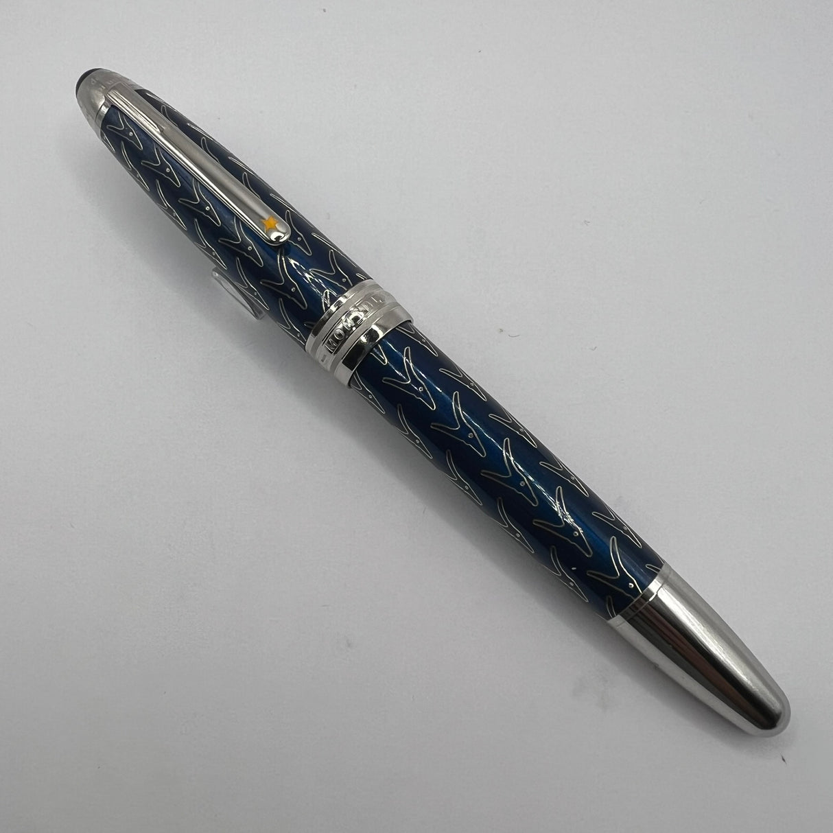 Montblanc Meisterstuck LeGrand Solitaire Special Edition Le Petit Prince &  Fox Fountain Pen  - Fine 18kt Gold Nib