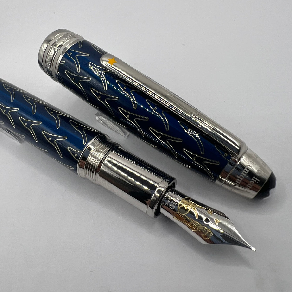 Montblanc Meisterstuck LeGrand Solitaire Special Edition Le Petit Prince &  Fox Fountain Pen  - Fine 18kt Gold Nib