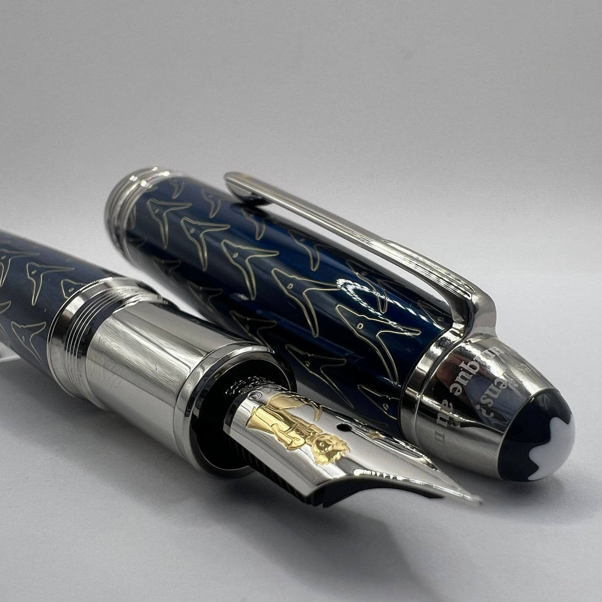 Montblanc Meisterstuck LeGrand Solitaire Special Edition Le Petit Prince &  Fox Fountain Pen  - Fine 18kt Gold Nib