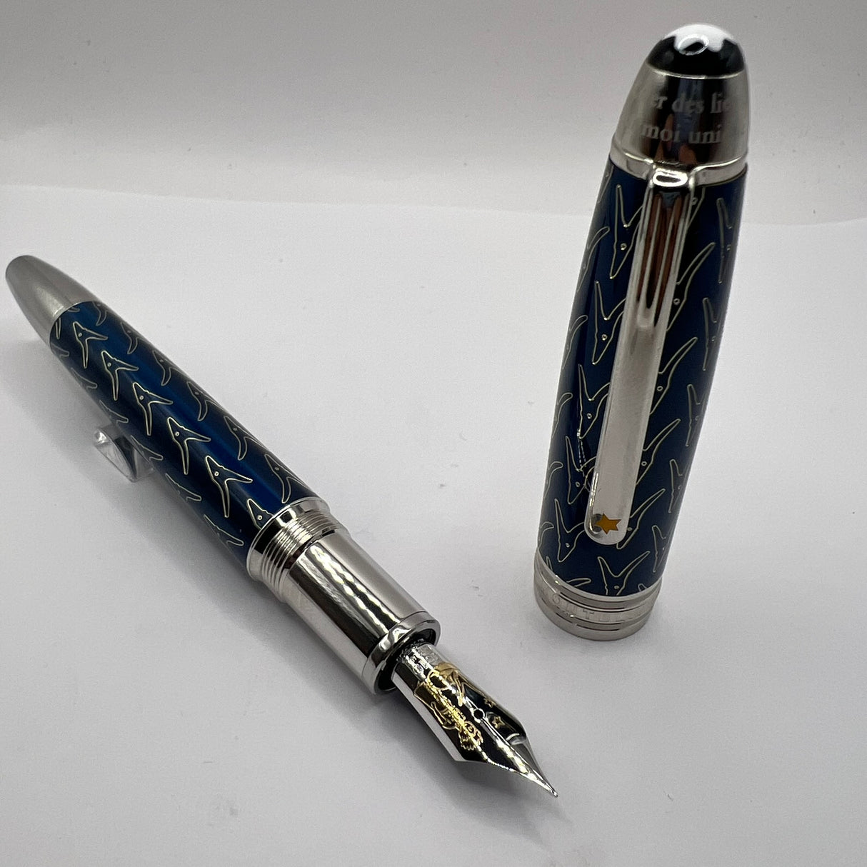 Montblanc Meisterstuck LeGrand Solitaire Special Edition Le Petit Prince &  Fox Fountain Pen  - Fine 18kt Gold Nib