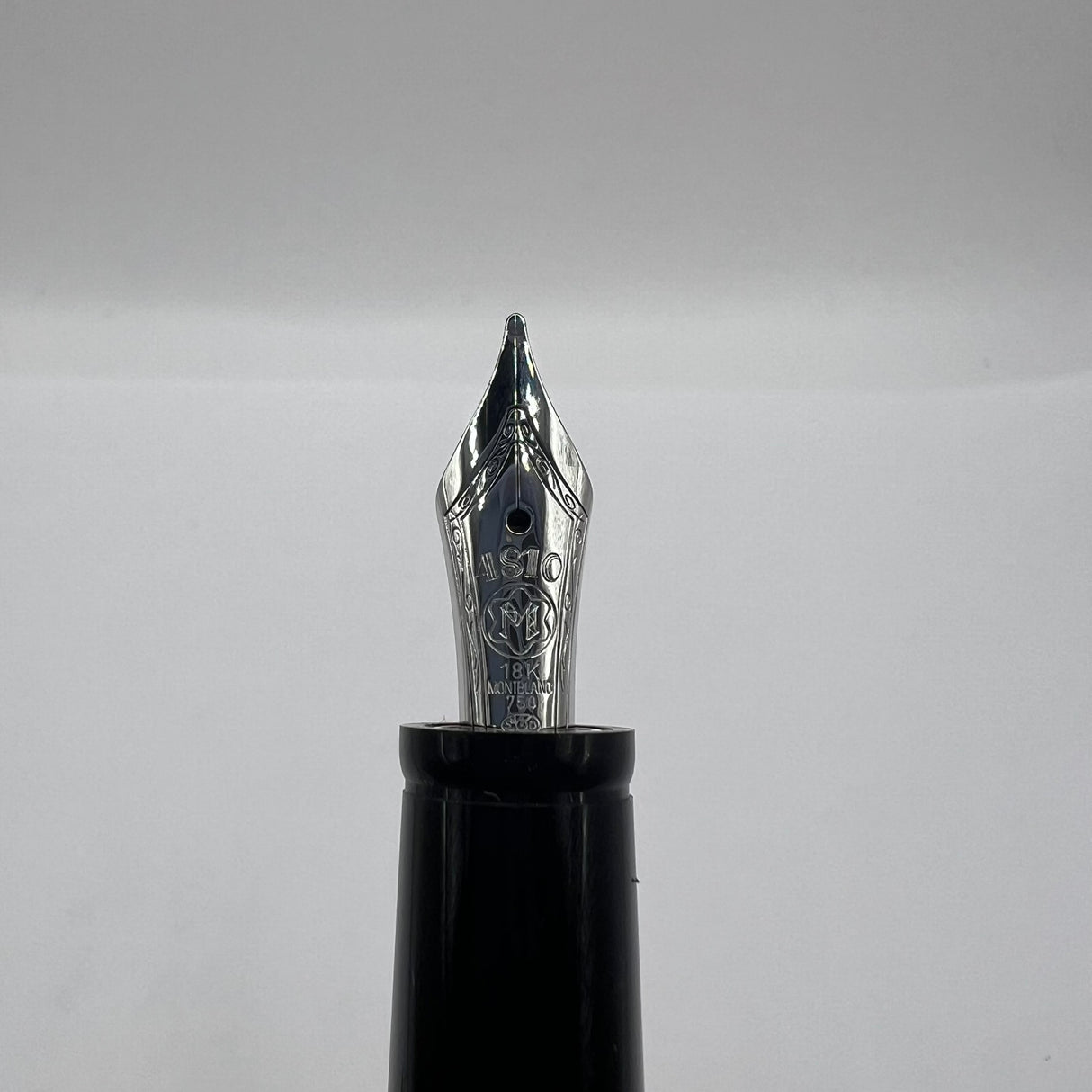 Montblanc Boheme Sterling Silver Barleycorn Retractable Nib Fountain Pen  - Medium 18kt Gold Nib