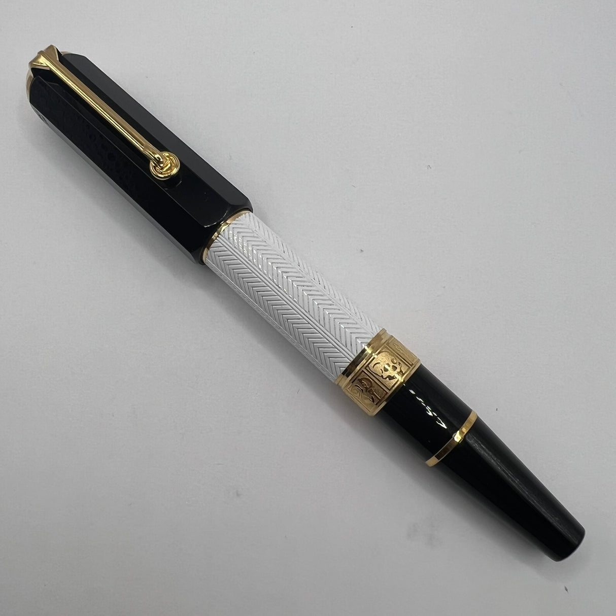 Montblanc William Shakespeare Writer Series Limited Edition Fountain Pen  - Fine 18kt Gold Nib