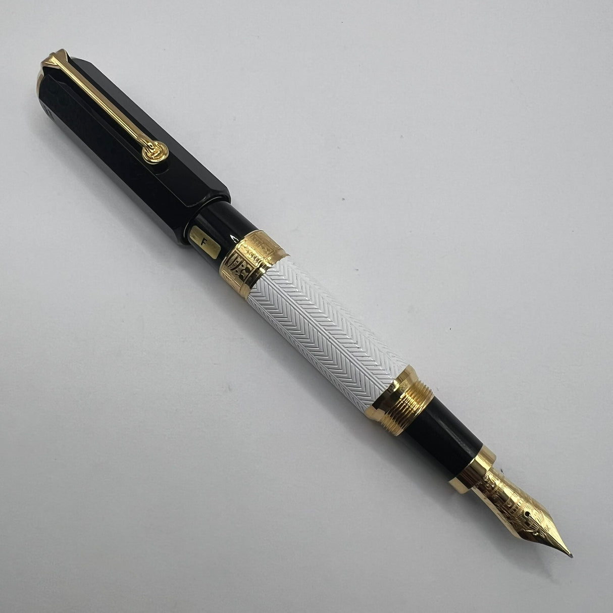 Montblanc William Shakespeare Writer Series Limited Edition Fountain Pen  - Fine 18kt Gold Nib