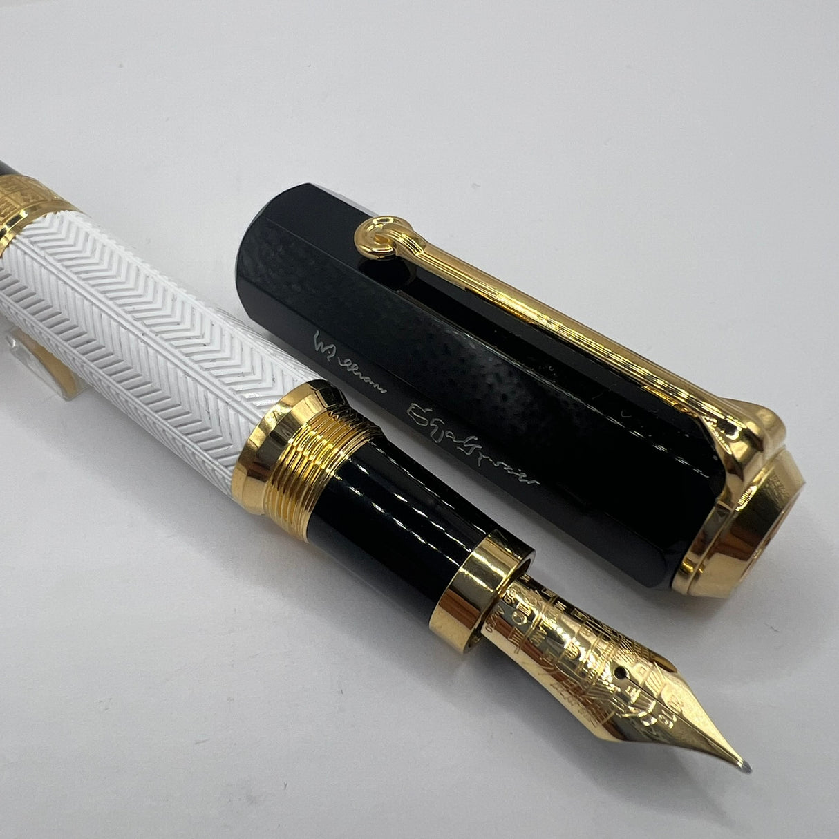 Montblanc William Shakespeare Writer Series Limited Edition Fountain Pen  - Fine 18kt Gold Nib