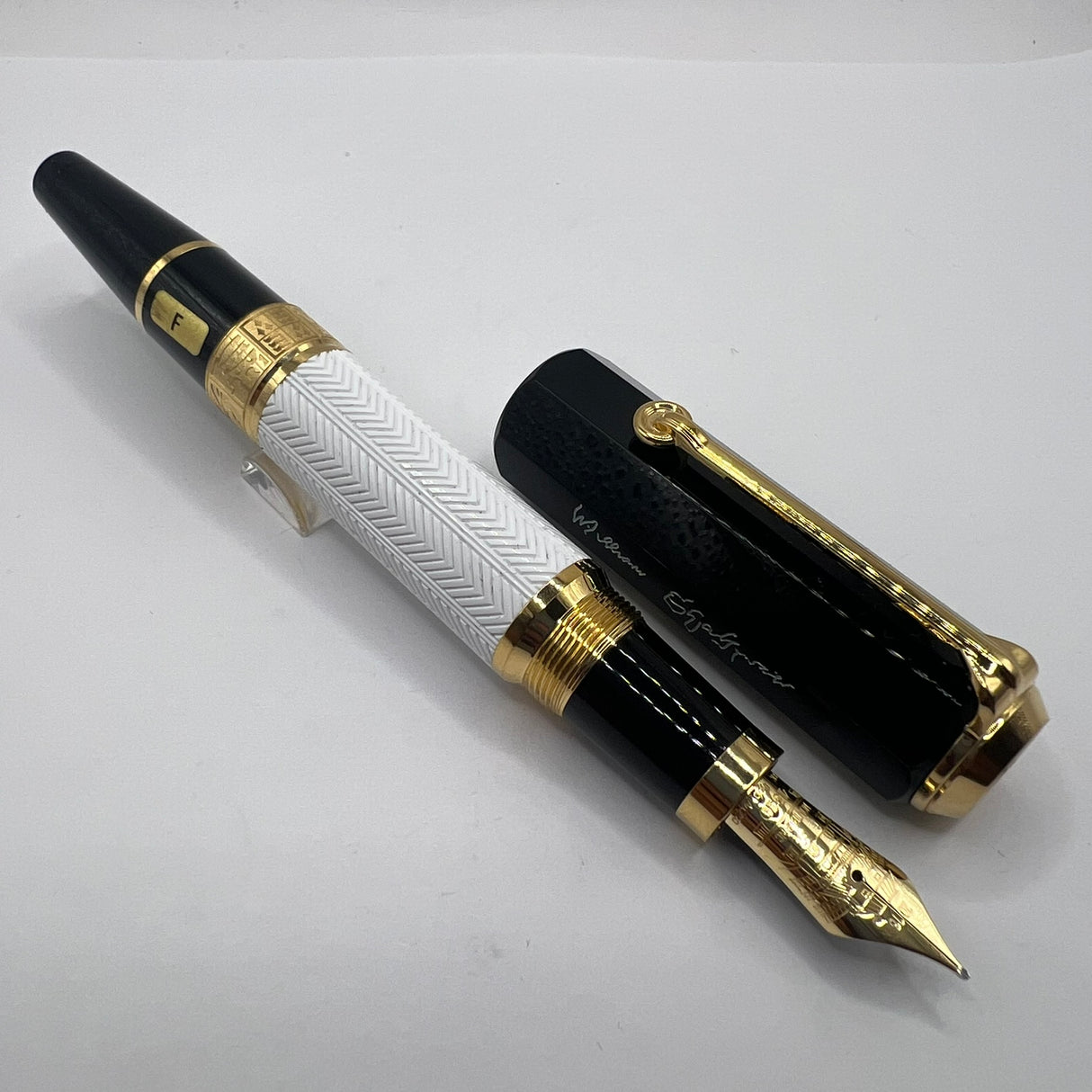 Montblanc William Shakespeare Writer Series Limited Edition Fountain Pen  - Fine 18kt Gold Nib