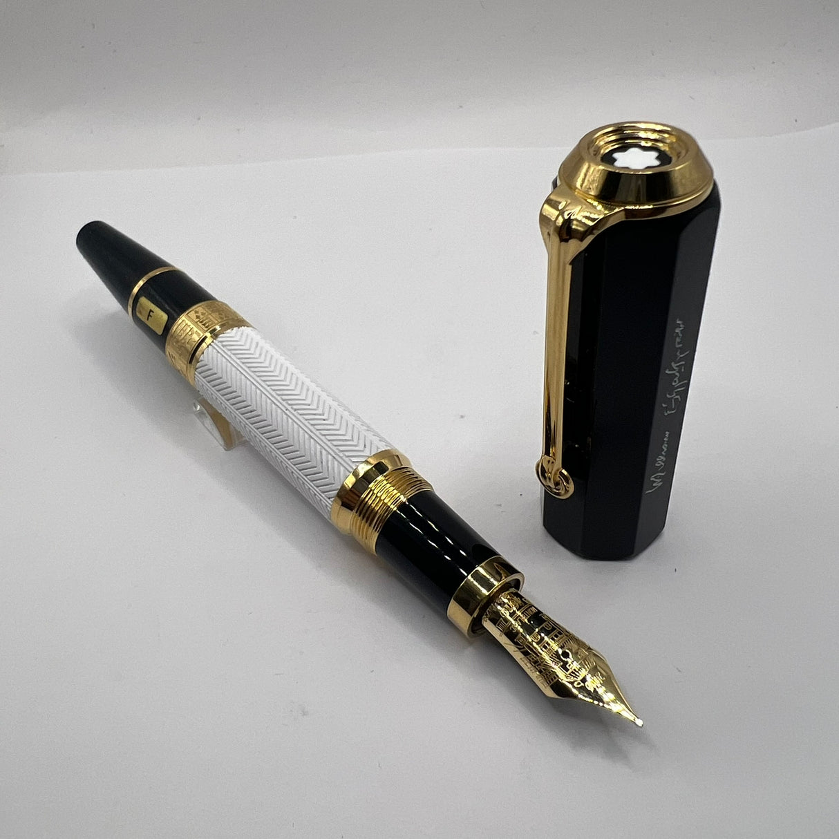Montblanc William Shakespeare Writer Series Limited Edition Fountain Pen  - Fine 18kt Gold Nib