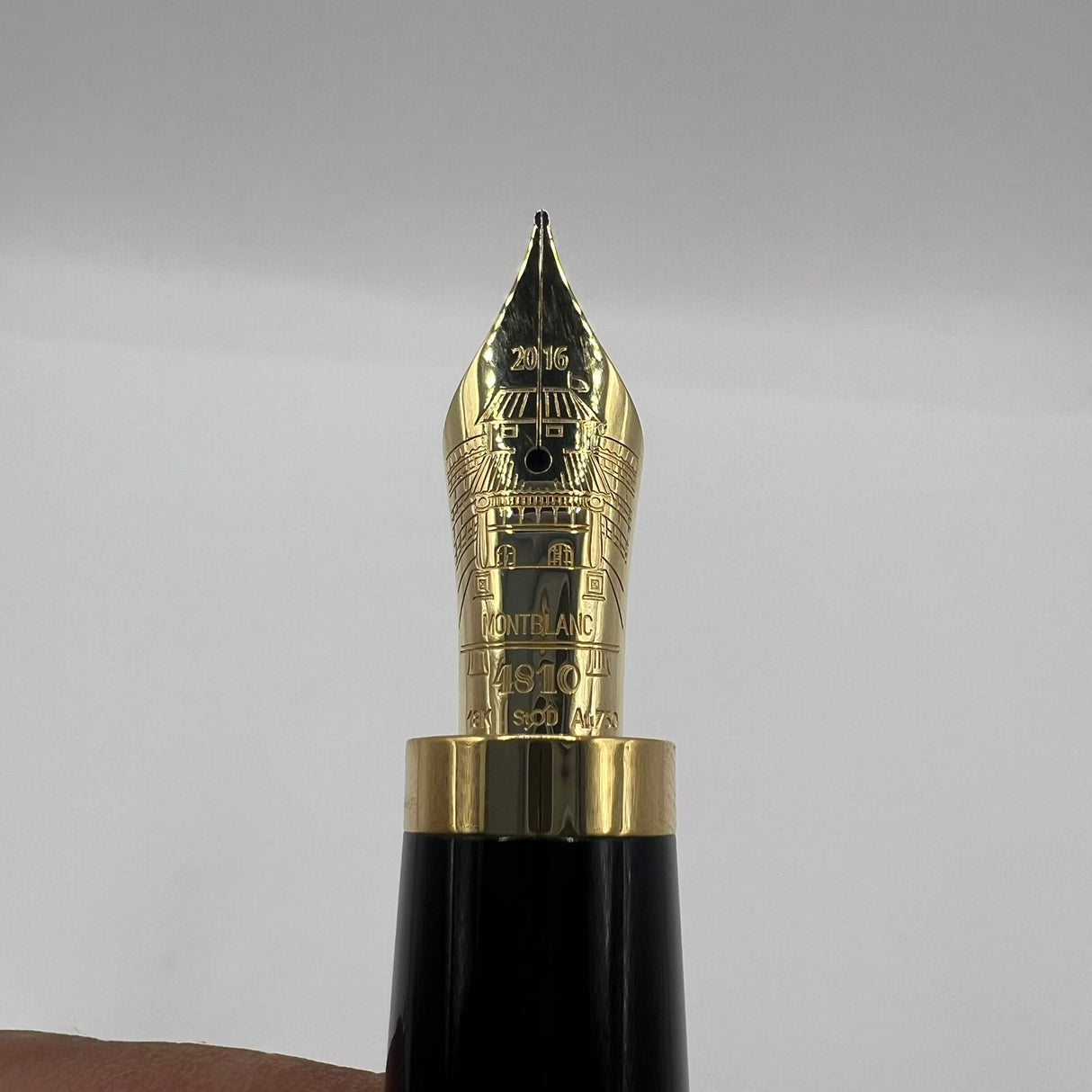 Montblanc William Shakespeare Writer Series Limited Edition Fountain Pen  - Fine 18kt Gold Nib