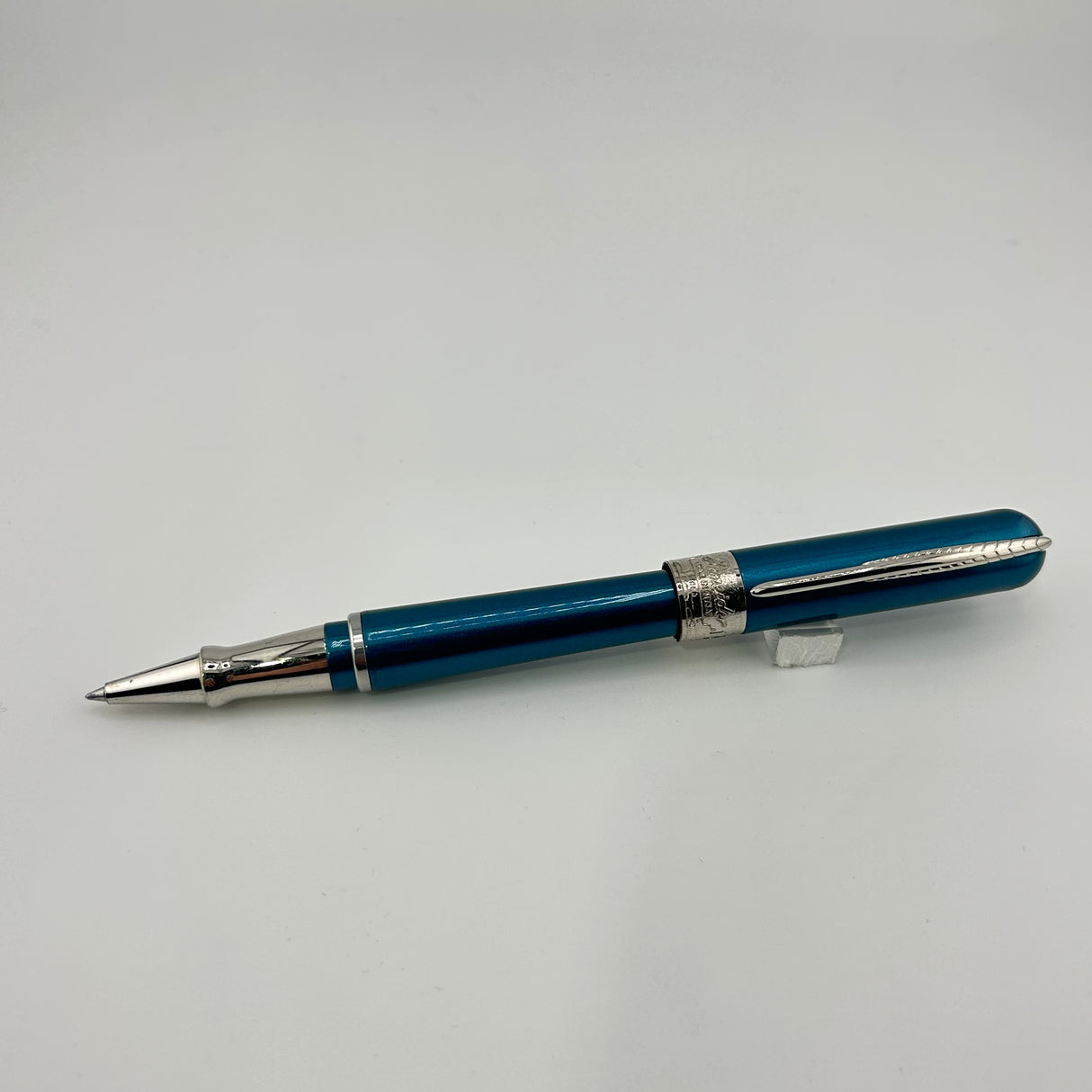 Pineider Avatar UR Marble in Ultraresin - Neptune Blue - Roller Ball