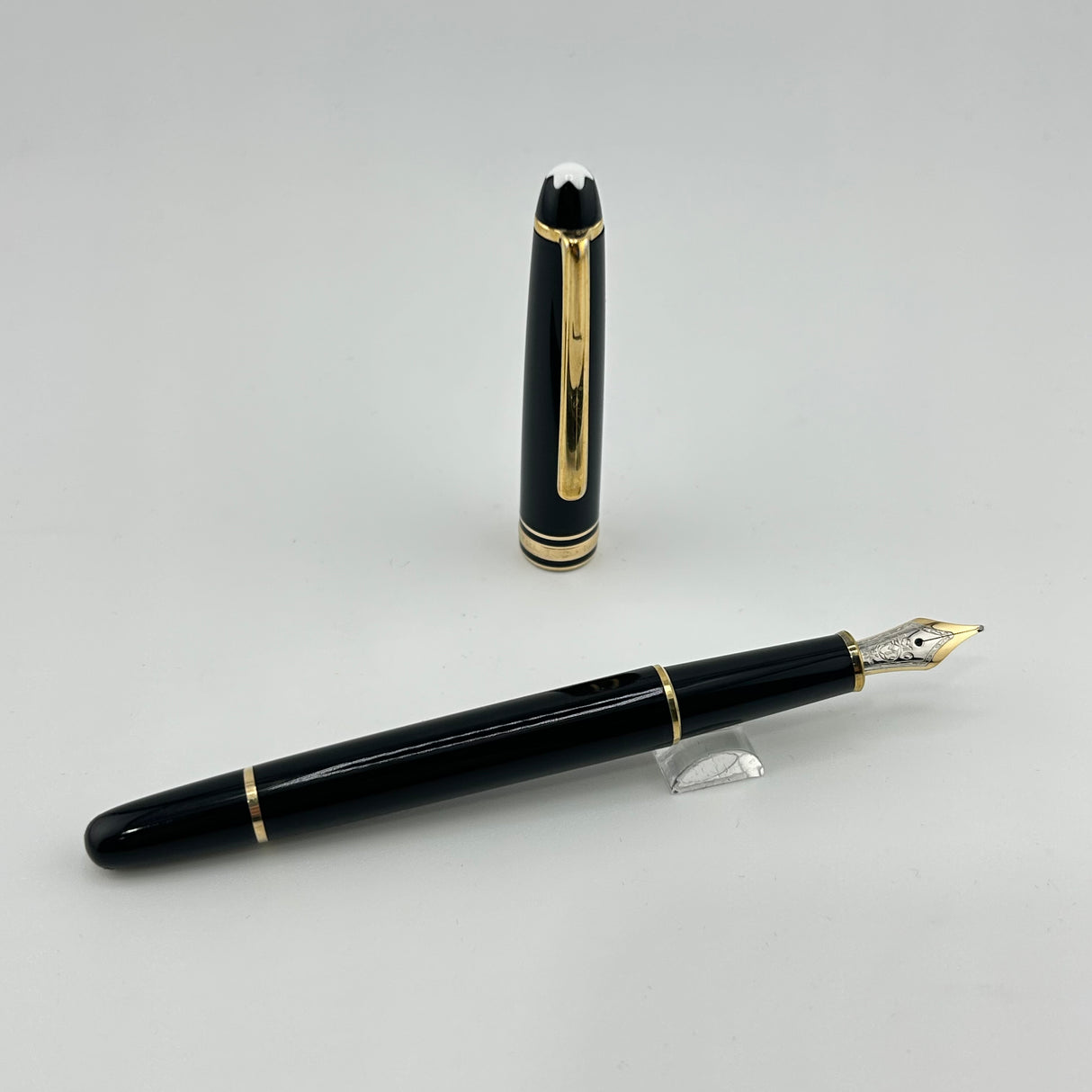 Jimmy's pick -Montblanc Meisterstuck 144 black gold trim - Fountain Pen