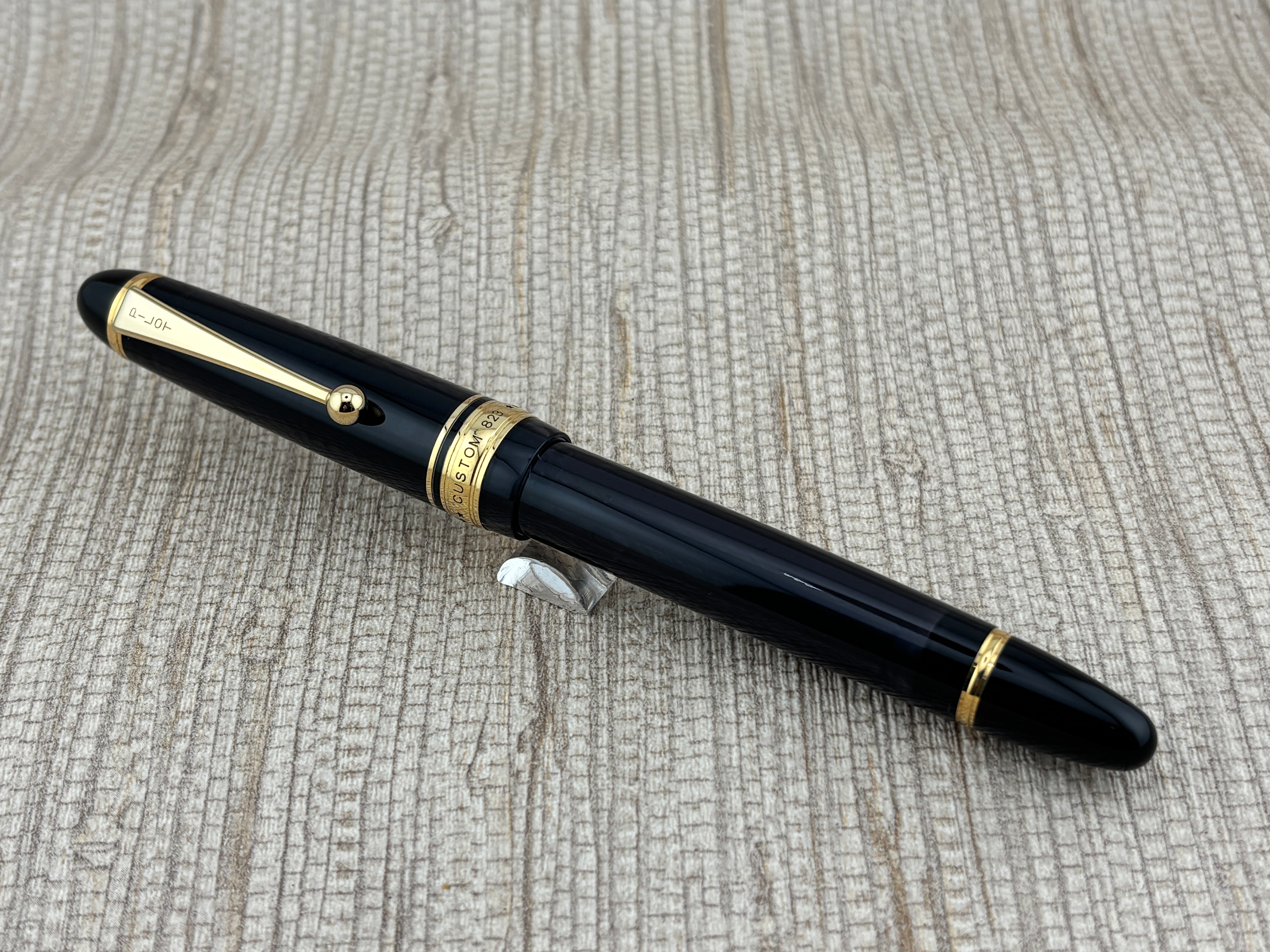 Pilot Custom 823 Black Smoke Fountain Pen - Medium 14kt Gold Nib