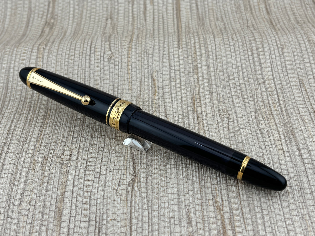 Pilot Custom 823 Black Smoke Fountain Pen - Medium 14kt Gold Nib