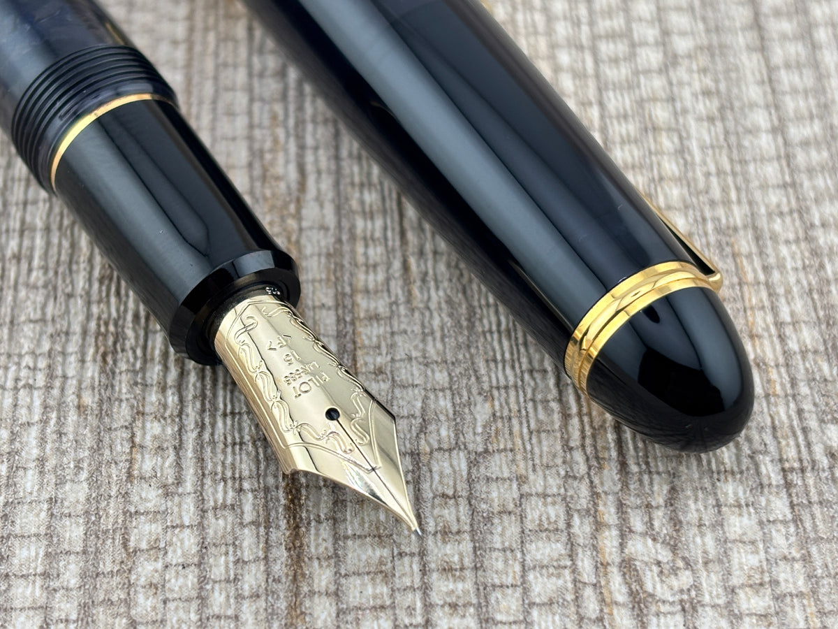 Pilot Custom 823 Black Smoke Fountain Pen - Medium 14kt Gold Nib