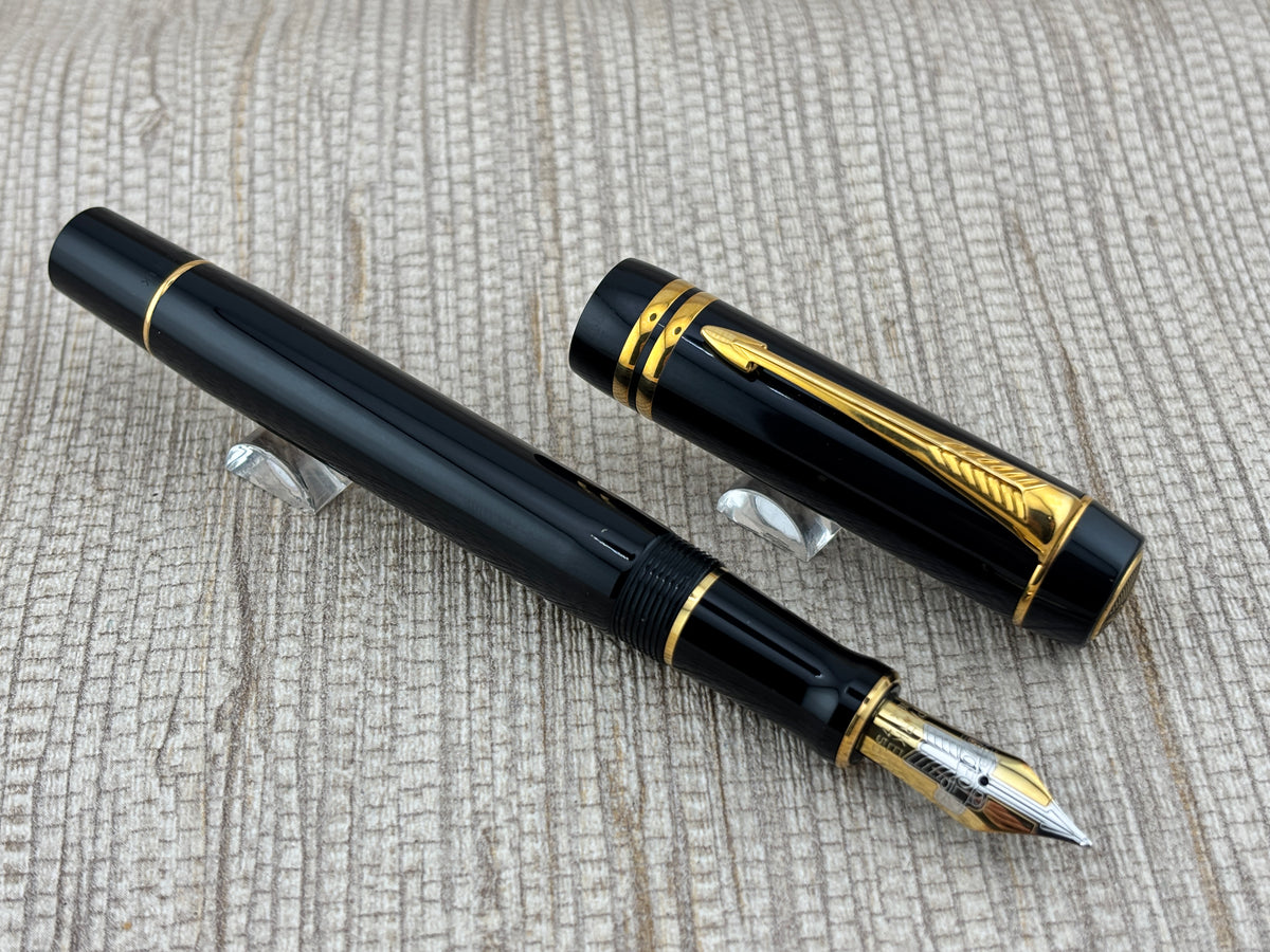 Parker Duofold Centennial (Largest Size) Black Gold-Plated Trim Fountain Pen -  Medium 18kt Gold Nib