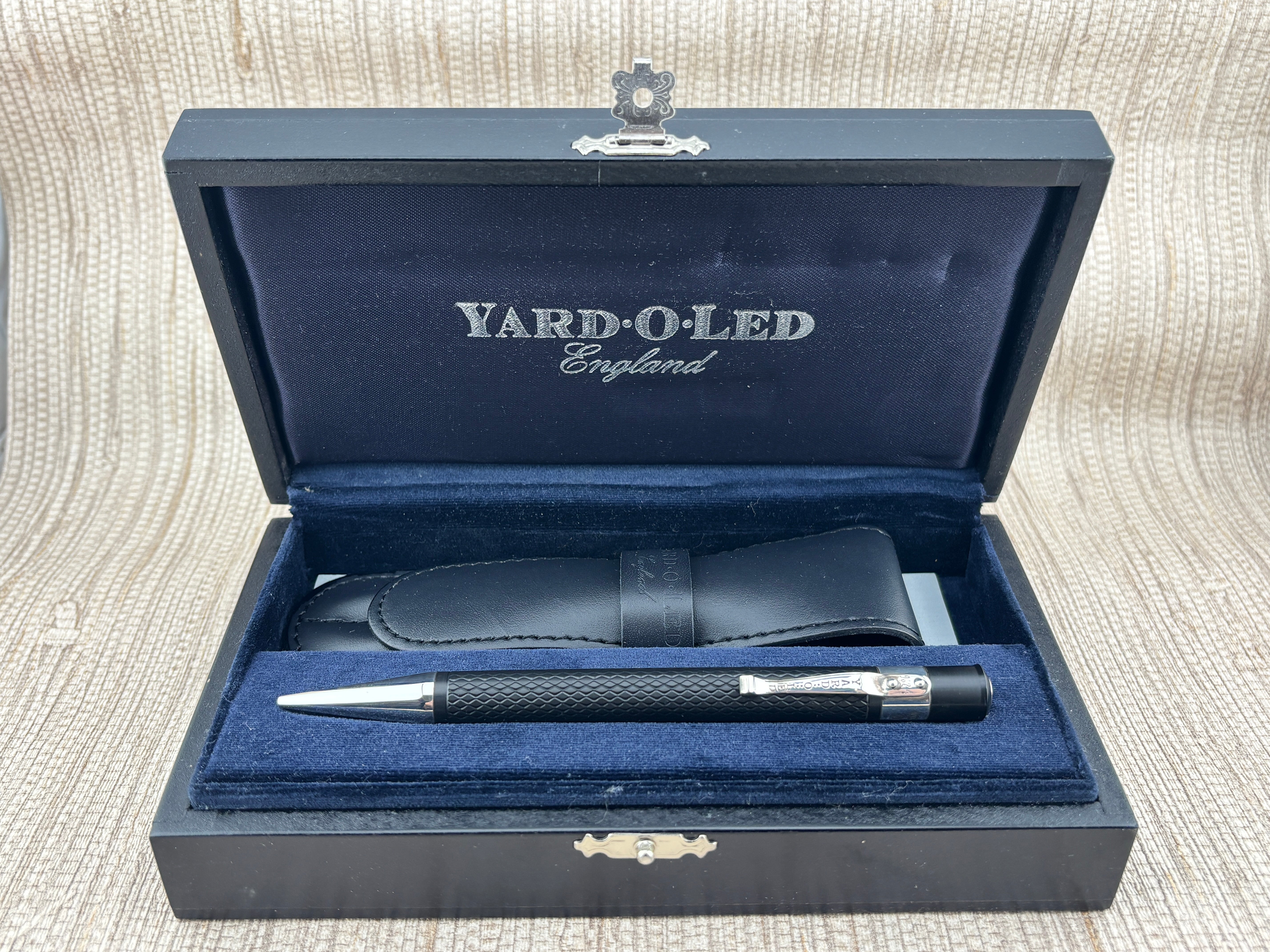 Yard O Led Diplomat Black Chased Ebonite/Sterling Silver Trim