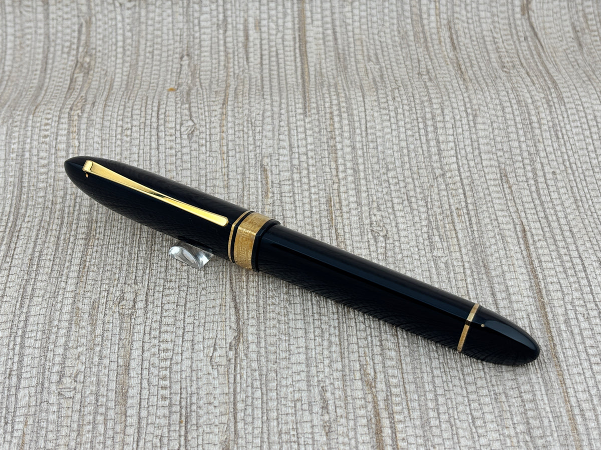 OMAS Magnum Oversized Black #360 Triangulated Fountain Pen - Medium 18kt Gold Nib - Circa 1999 - MINT!