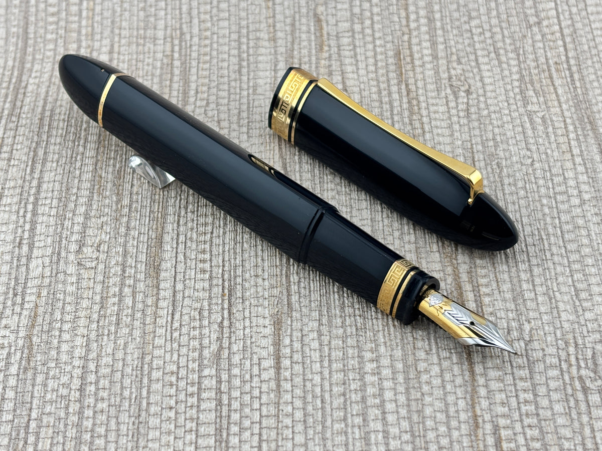 OMAS Magnum Oversized Black #360 Triangulated Fountain Pen - Medium 18kt Gold Nib - Circa 1999 - MINT!