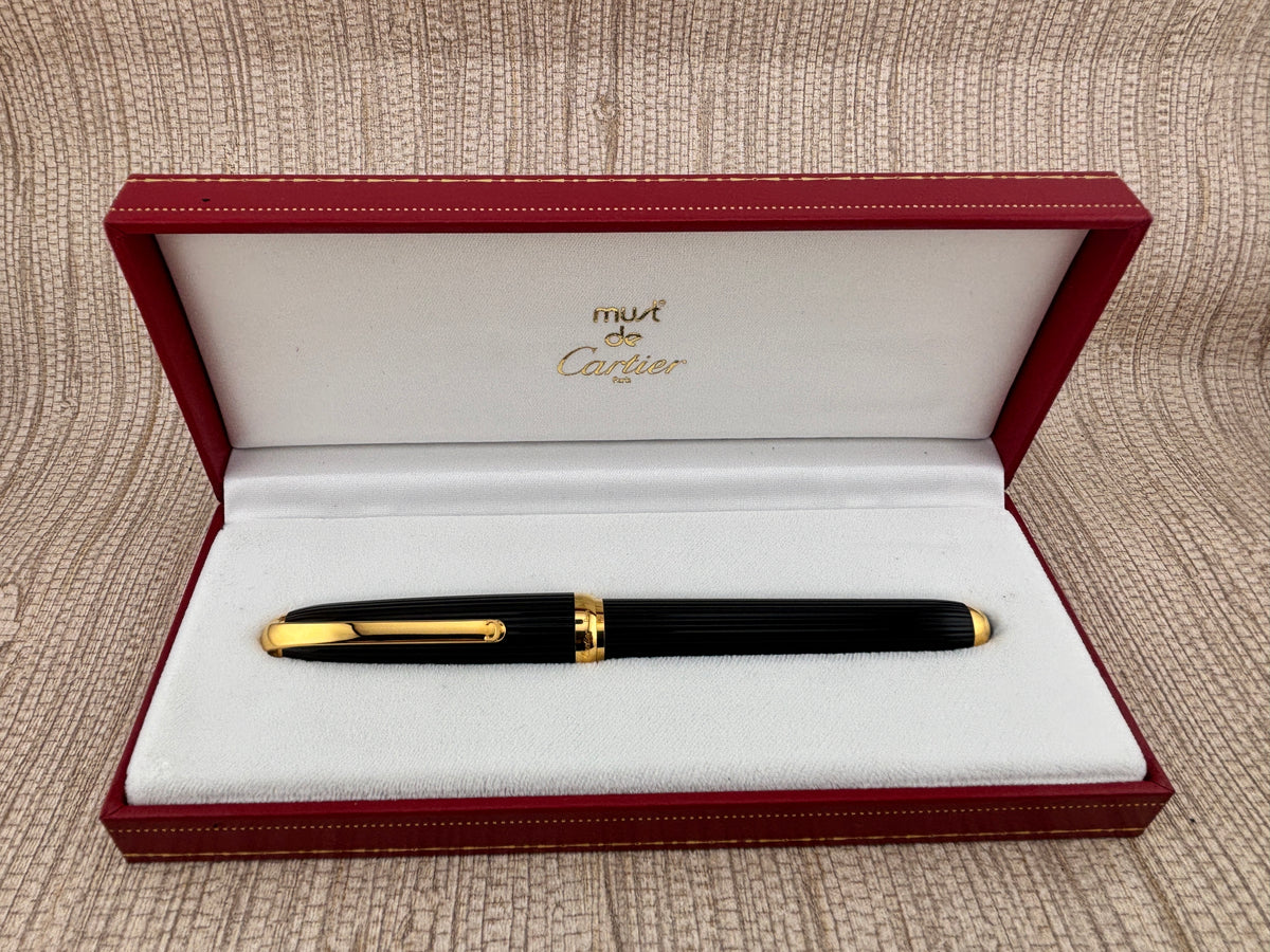 Cartier Louis Cartier Black Godron Fluted Fountain Pen - Medium 18kt Gold Nib