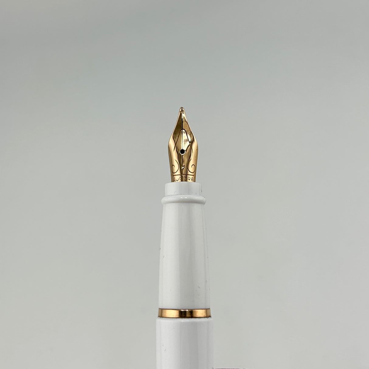Aurora Ipsilon White Resin Gold trim - Fountain Pen