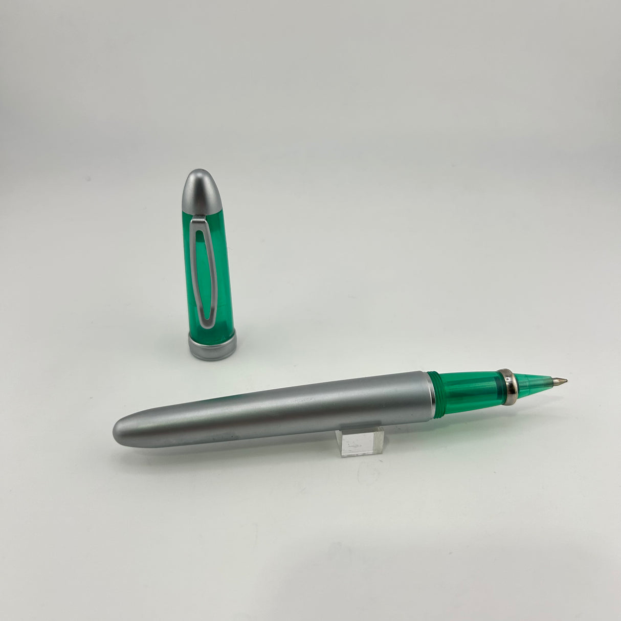 Itoya Silver and Green Demo cap - Roller ball