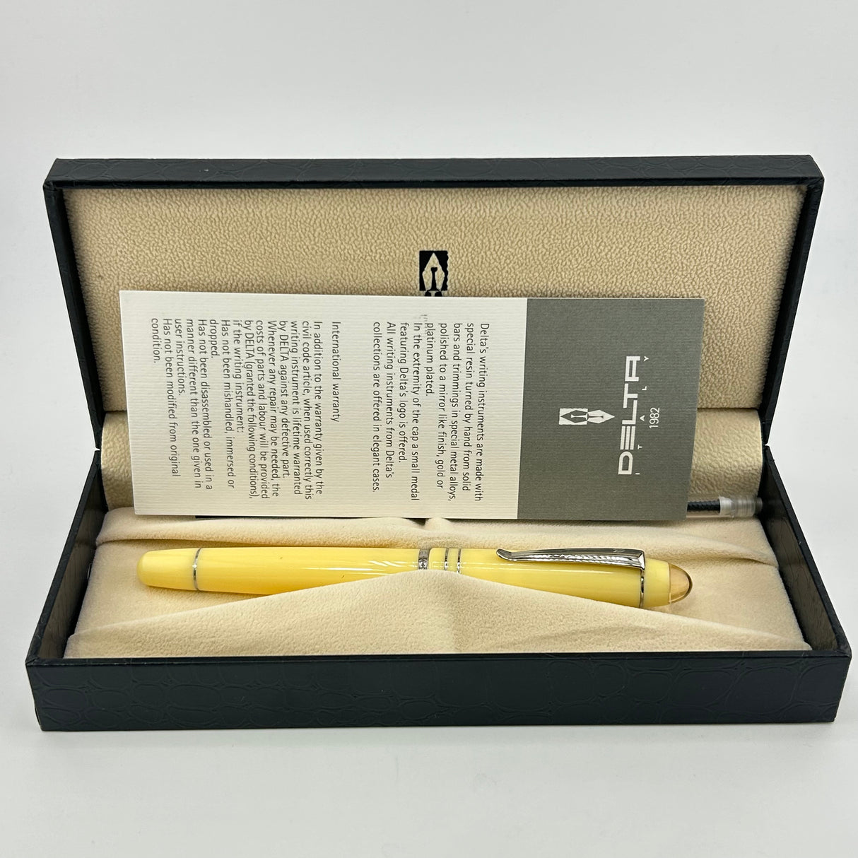 Delta Anni Settanta Giallo Yellow resin - Fountain Pen