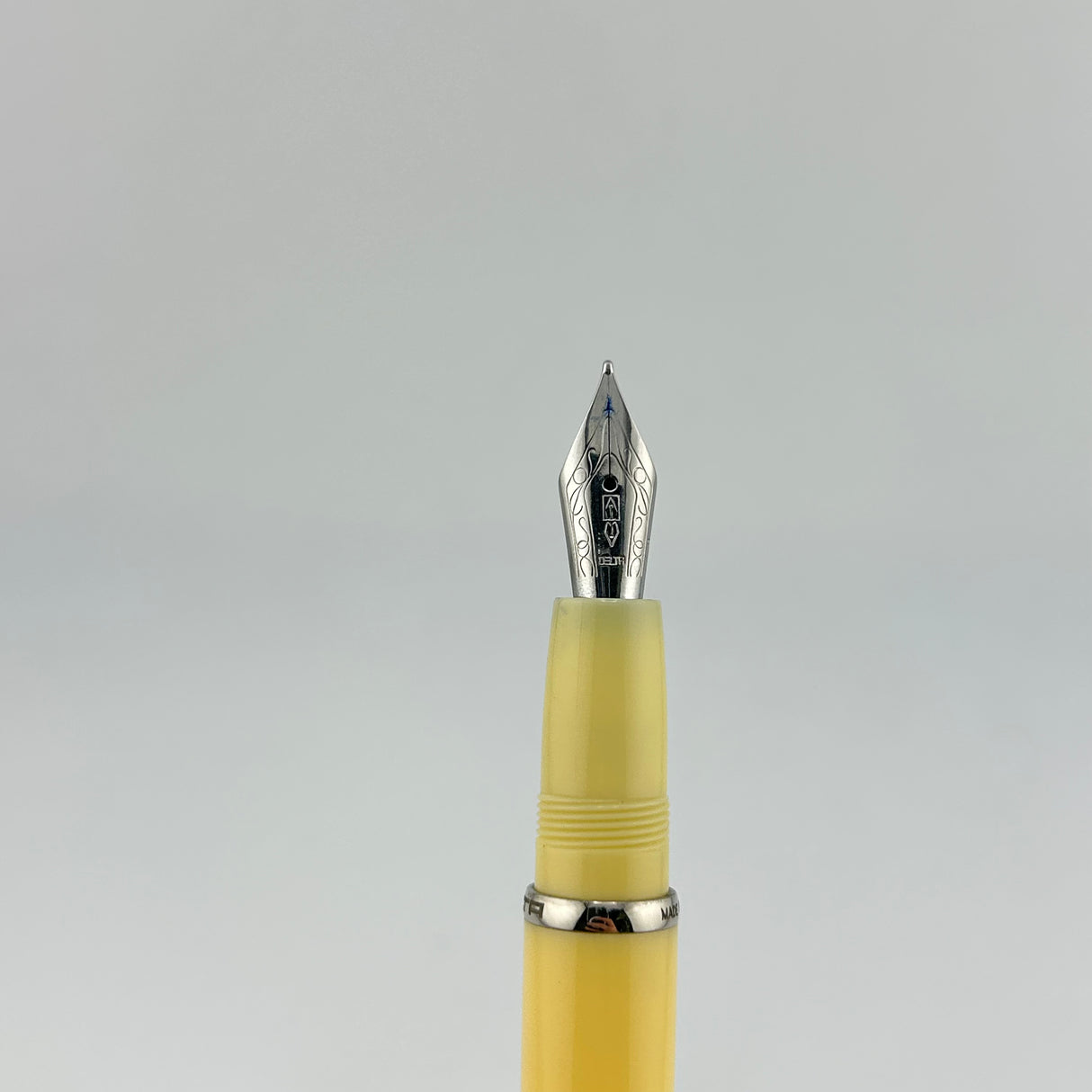 Delta Anni Settanta Giallo Yellow resin - Fountain Pen