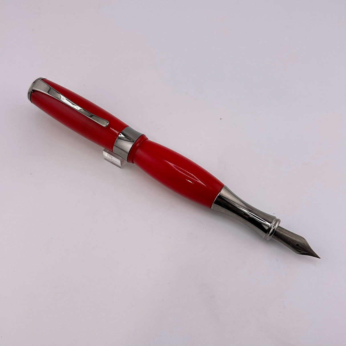 Levenger Samba Red Titanium nib - Fountain Pen