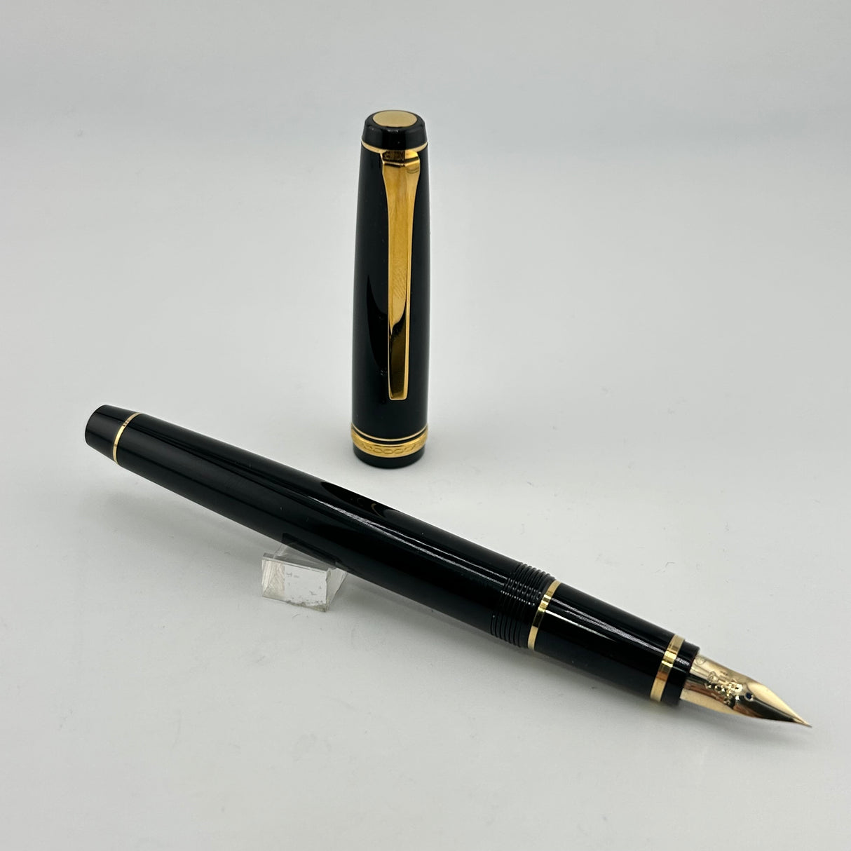 Pilot Falcon Black Gold trim Soft Fine 14K gold nib - Fountain Pen
