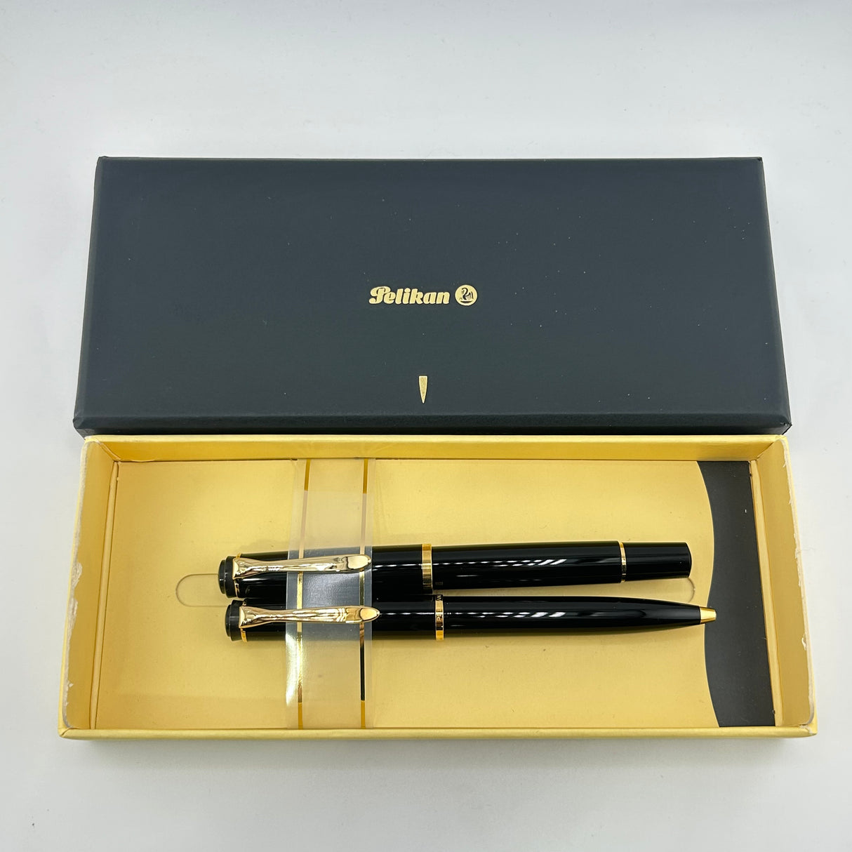 Pelikan R200 and K200 Black Set - Ballpoint Pen and Roller Ball