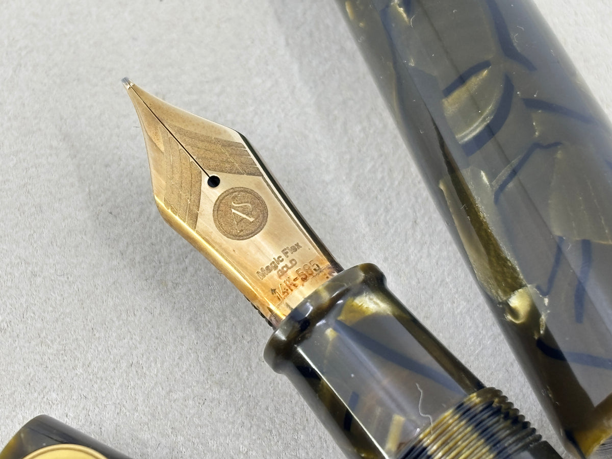 ASC Armando Simoni Club Bologna Minimalist Green Saft Celluloid Limited Edition Fountain Pen - Magic Flex Medium #8 14Kt Gold Nib