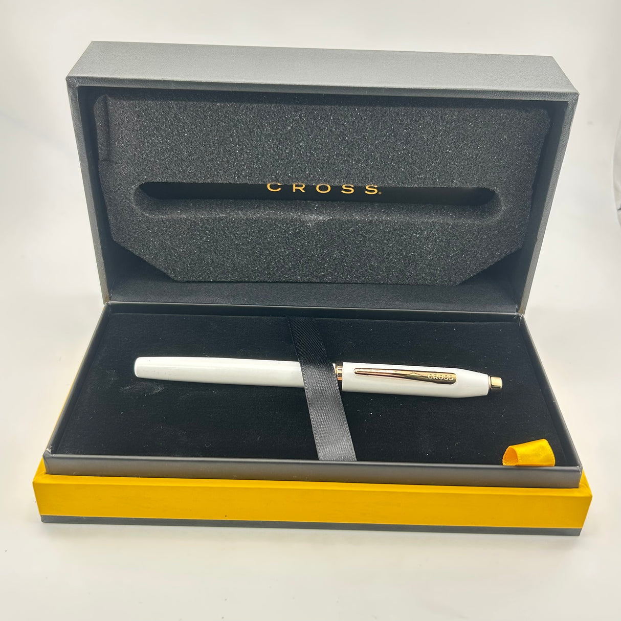 Century ll Pearlescent White Lacquer - Fountain Pen