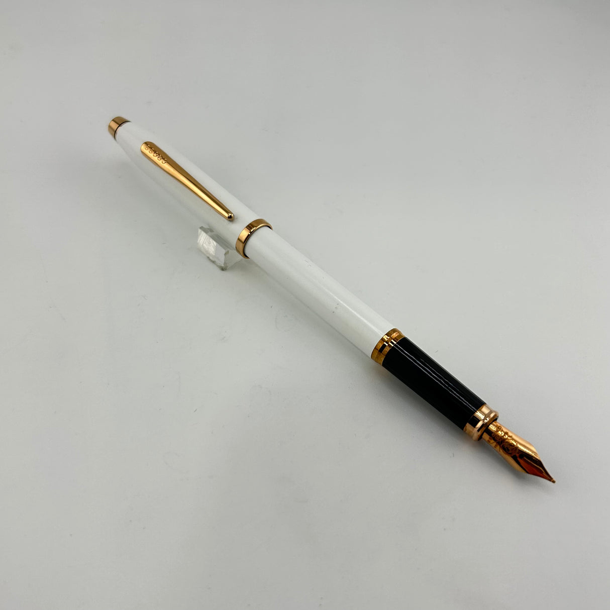 Century ll Pearlescent White Lacquer - Fountain Pen