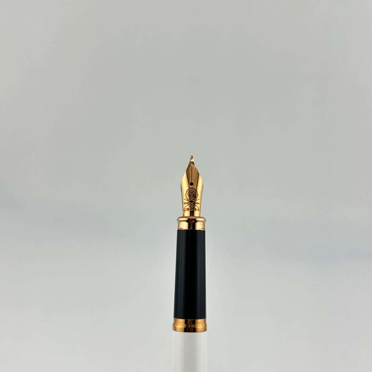 Century ll Pearlescent White Lacquer - Fountain Pen