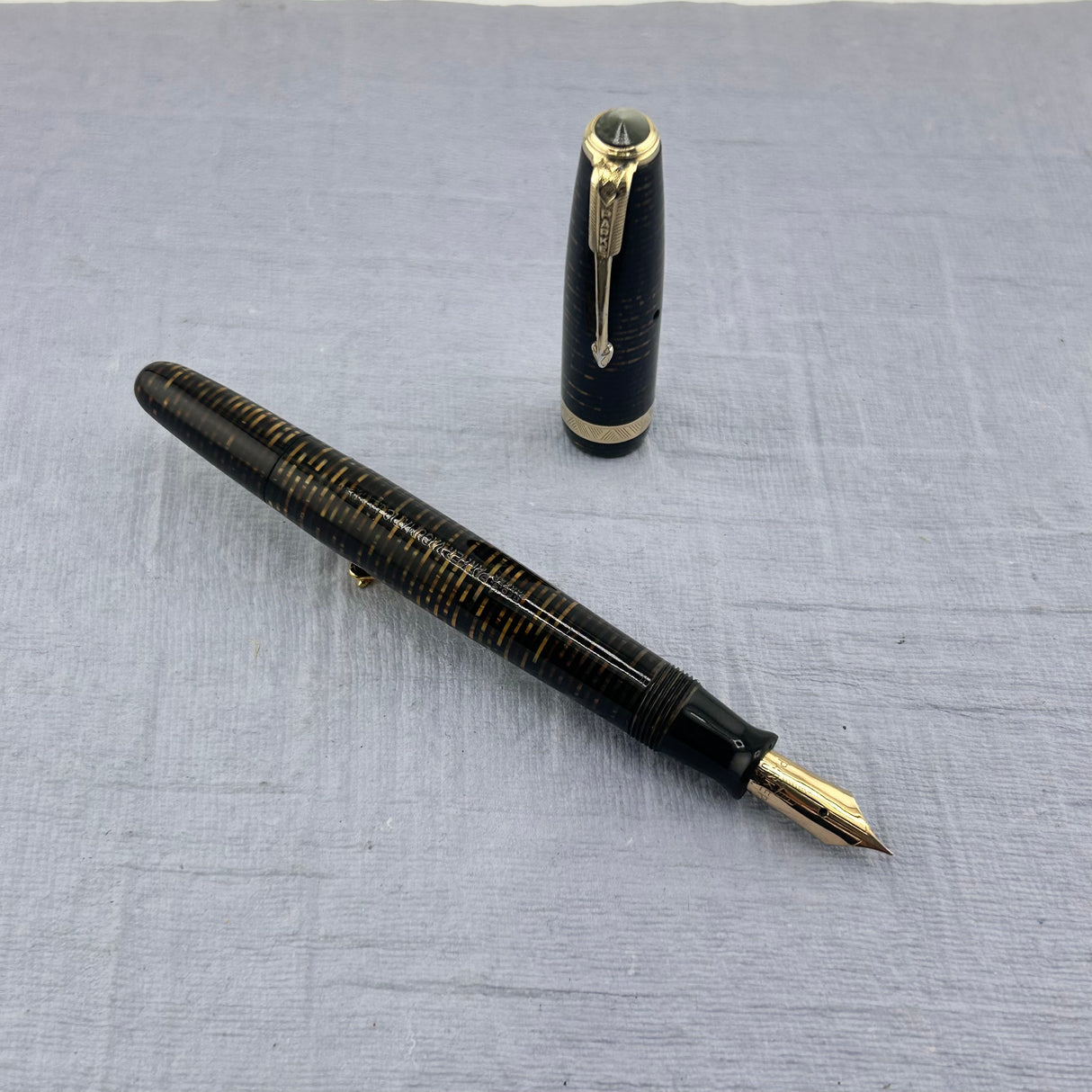 Parker Vacumatic Standard, Brown , Split Arrow Diamond clip   - Fountain Pen