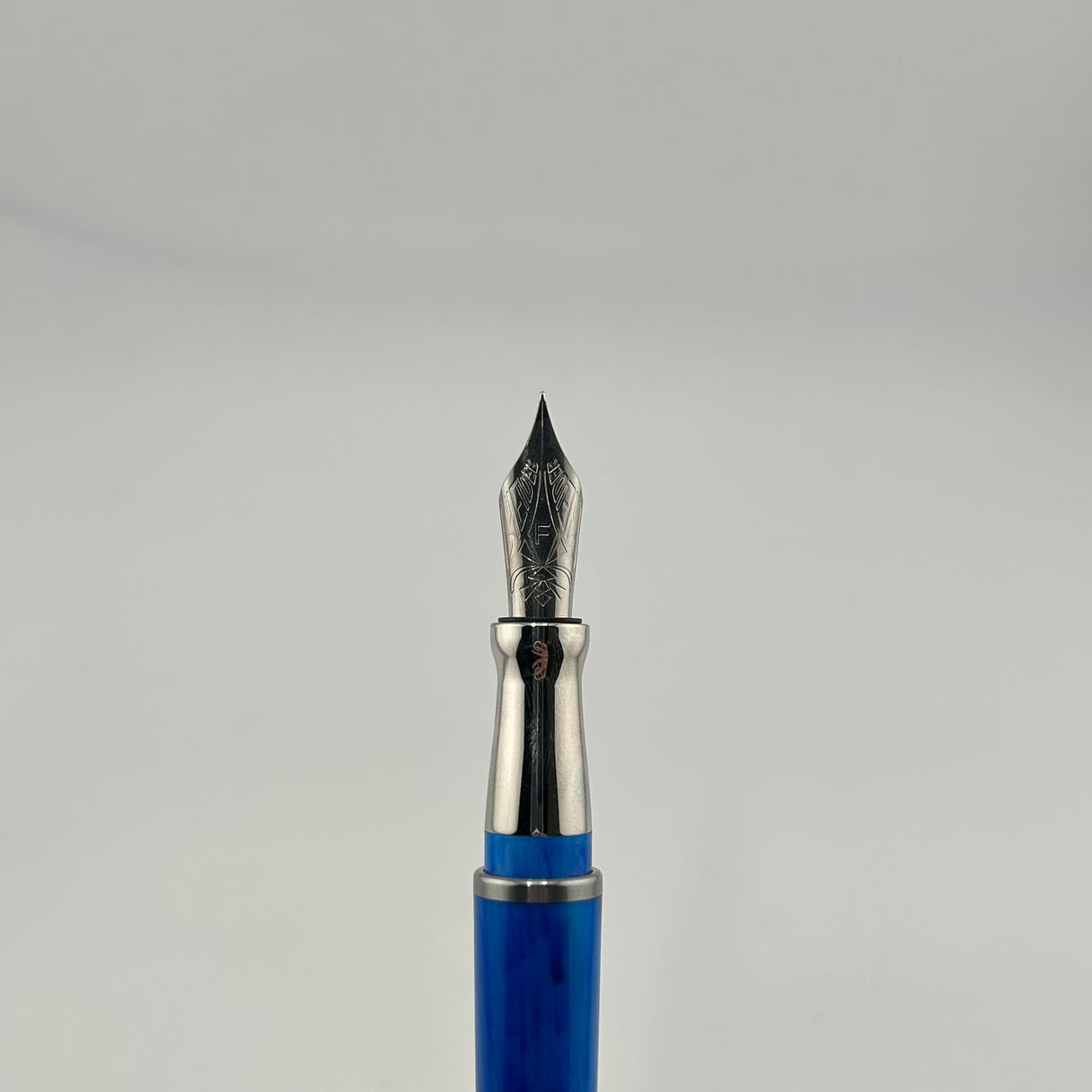 Pineider Avatar UR Blue Marble  - Fountain Pen