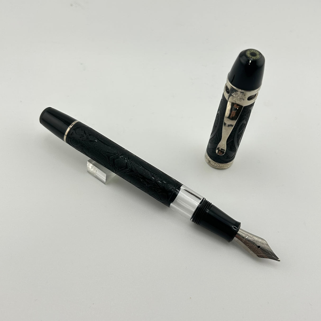 Visconti Ragtime III Black Chased - Fountain Pen