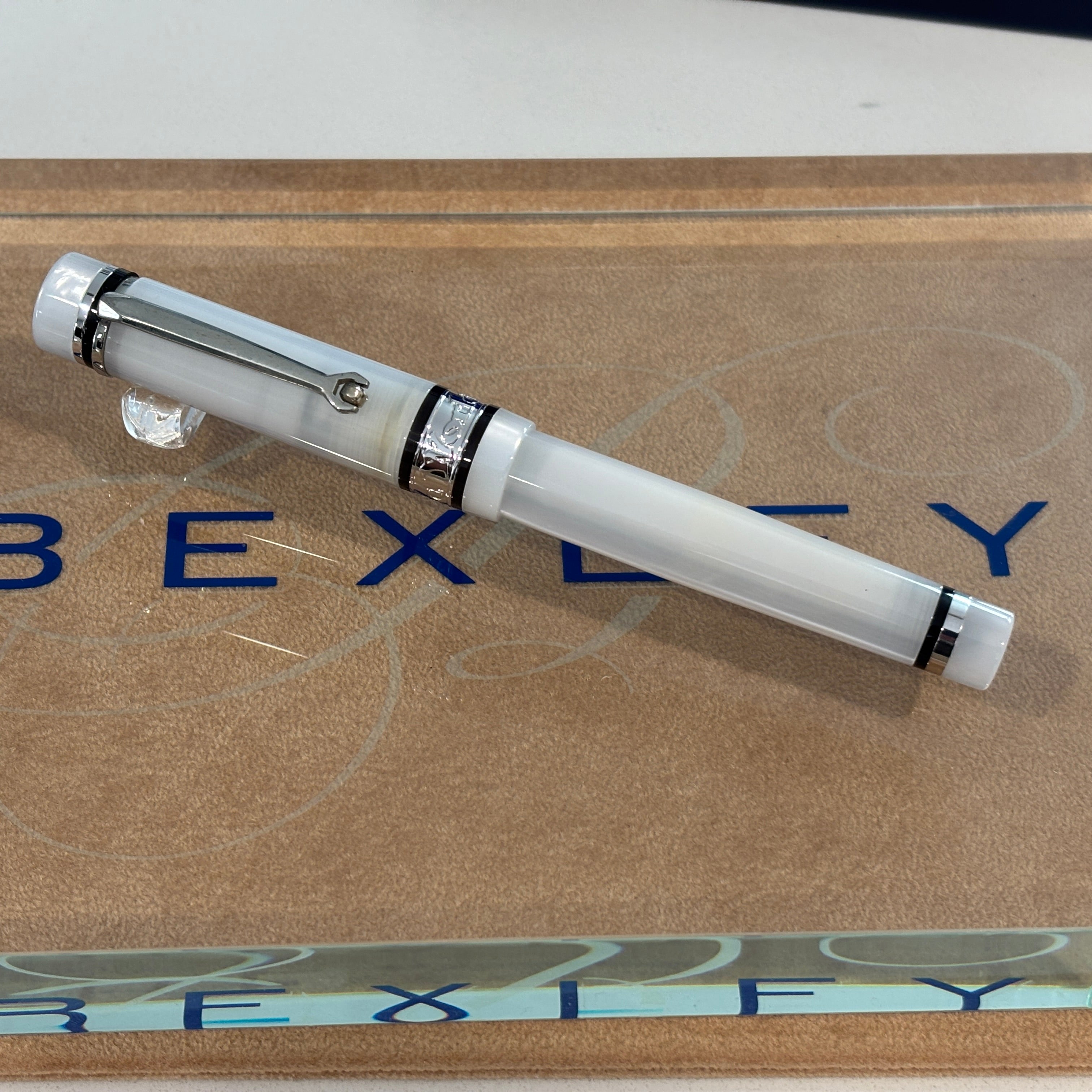 アイヌ玉　希少ホワイト　ヴィンテージ Bexley Decoband PWI Pen World International White Pearl – Fountain