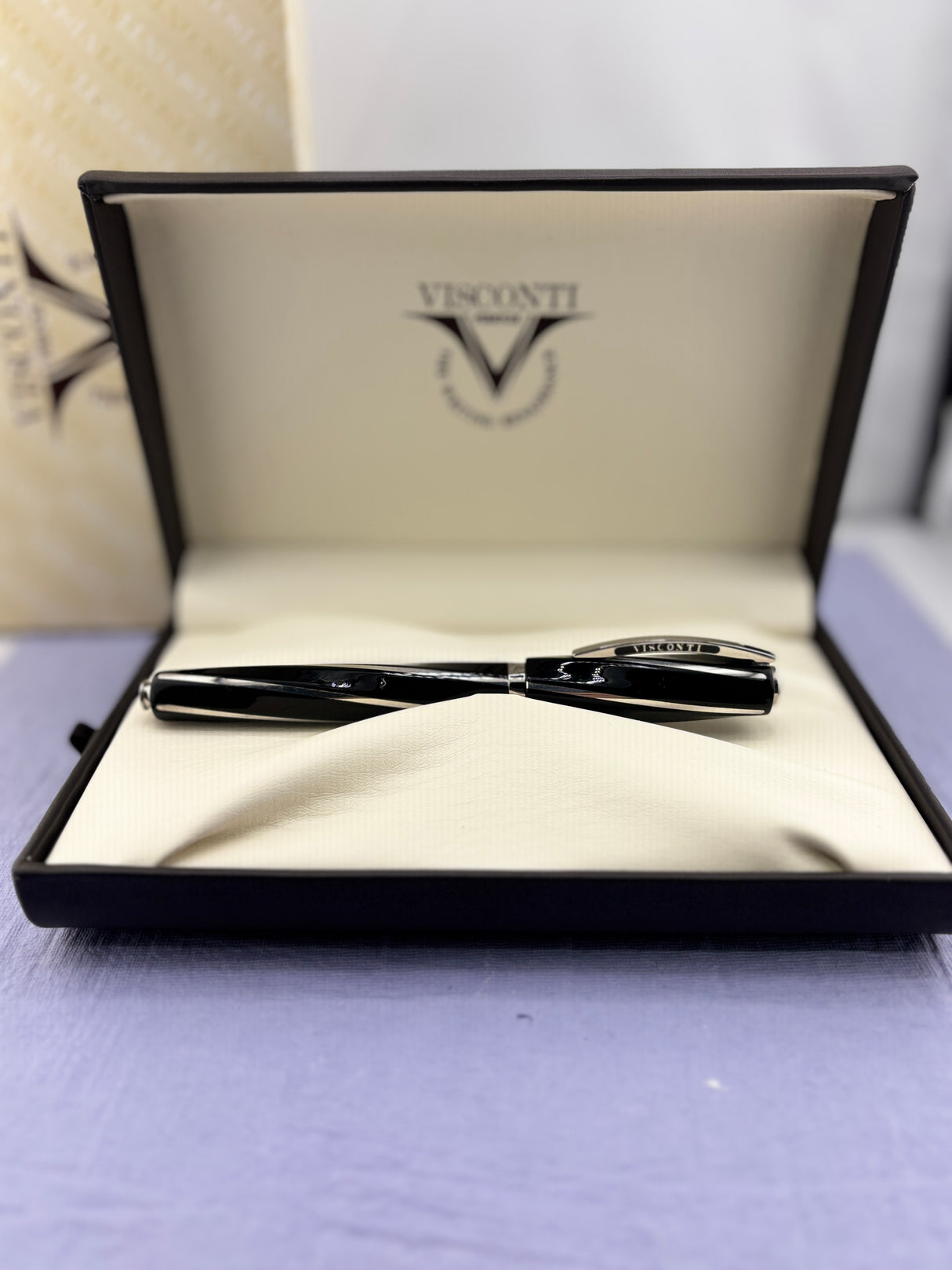 Visconti First Generation Black Divina Oversize Fountain Pen - Flexible Medium 23K Palladium Nib