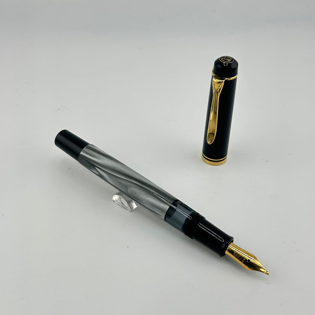 Pelikan M200 Old Style Grey Marble Broad nib  - Fountain Pen