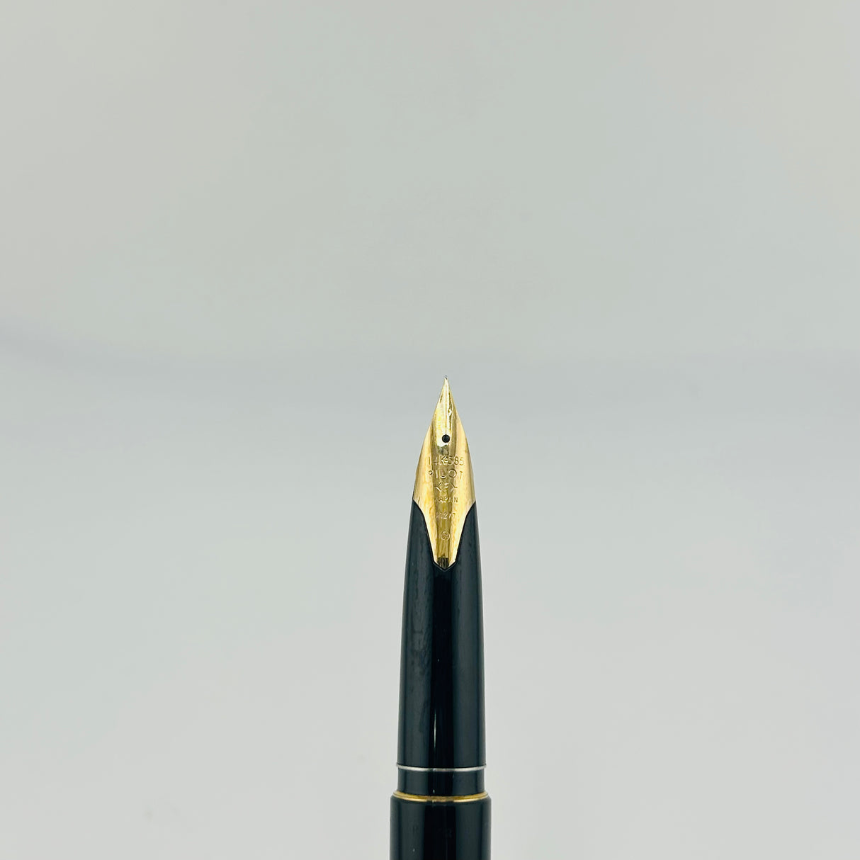Pilot Custom Black Gold trim 14K GOLD NIB - Fountain Pen