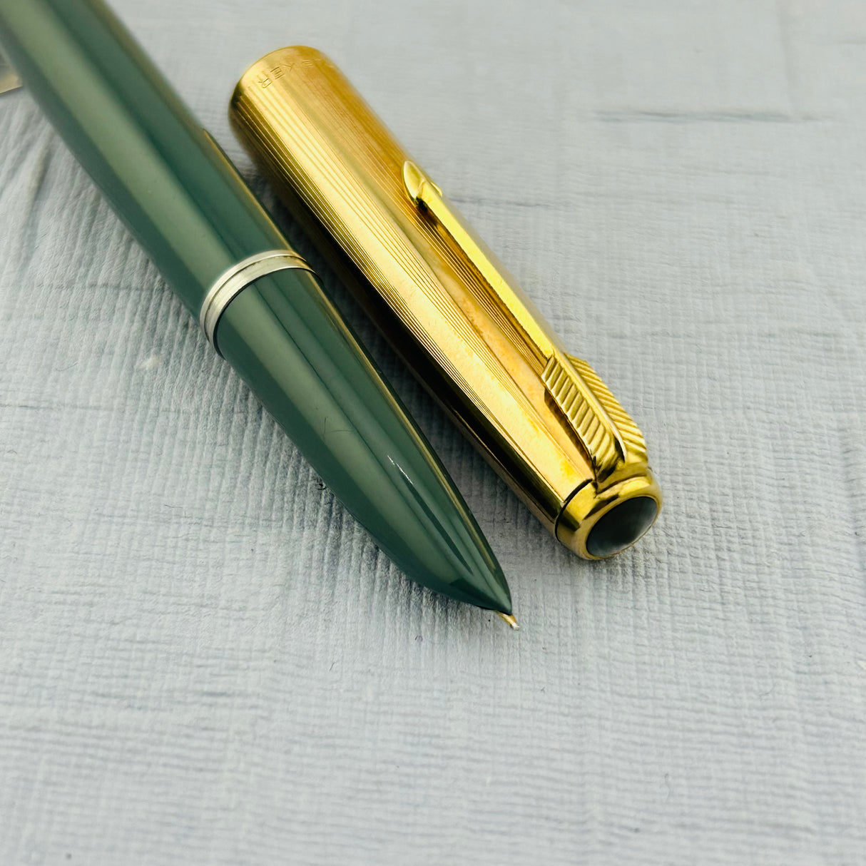 Parker 51 Aerometric Grey Gold Cap - Fountain Pen