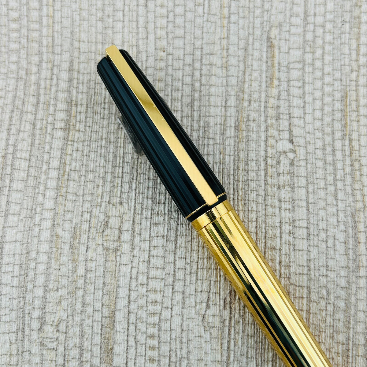 S.T. Dupont St Germain Collection Green Cap Gold Fluted Barrel Gold Nib 18k - Fountain Pen