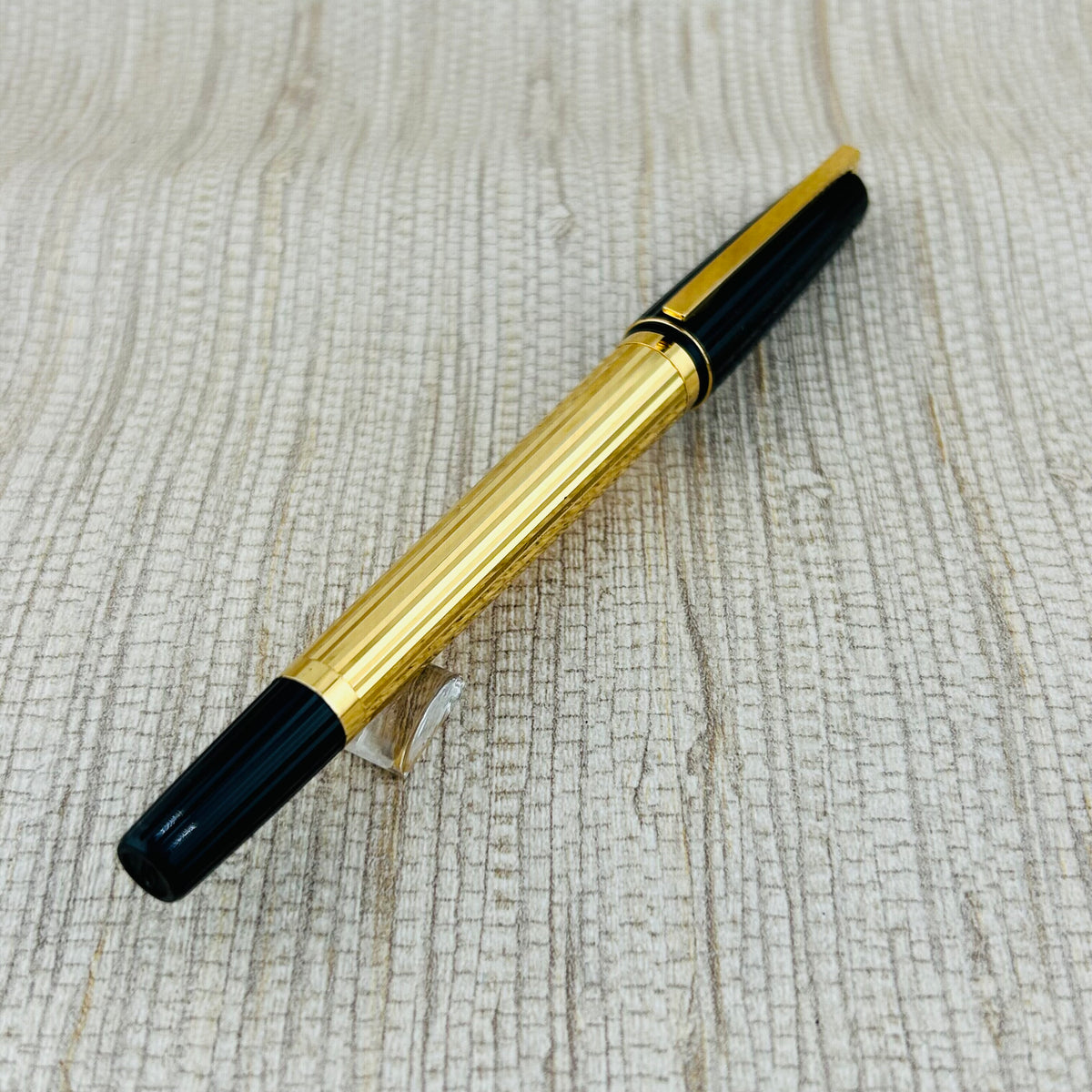 S.T. Dupont St Germain Collection Green Cap Gold Fluted Barrel Gold Nib 18k - Fountain Pen