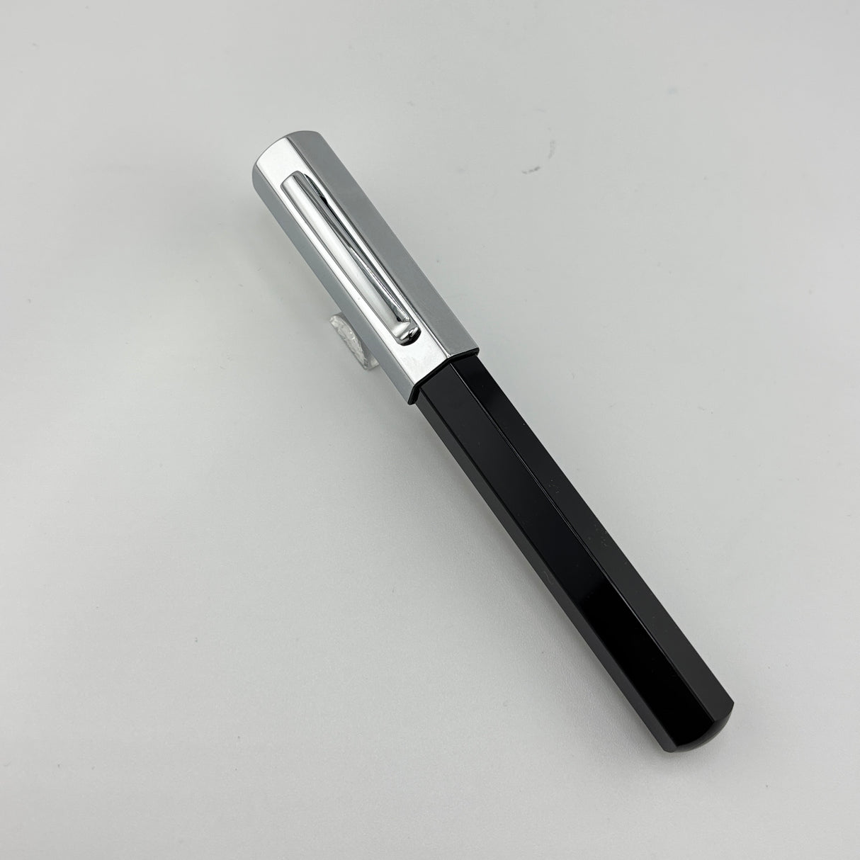 Faber Castell Ondoro faceted black/chrome cap  - Fountain Pen