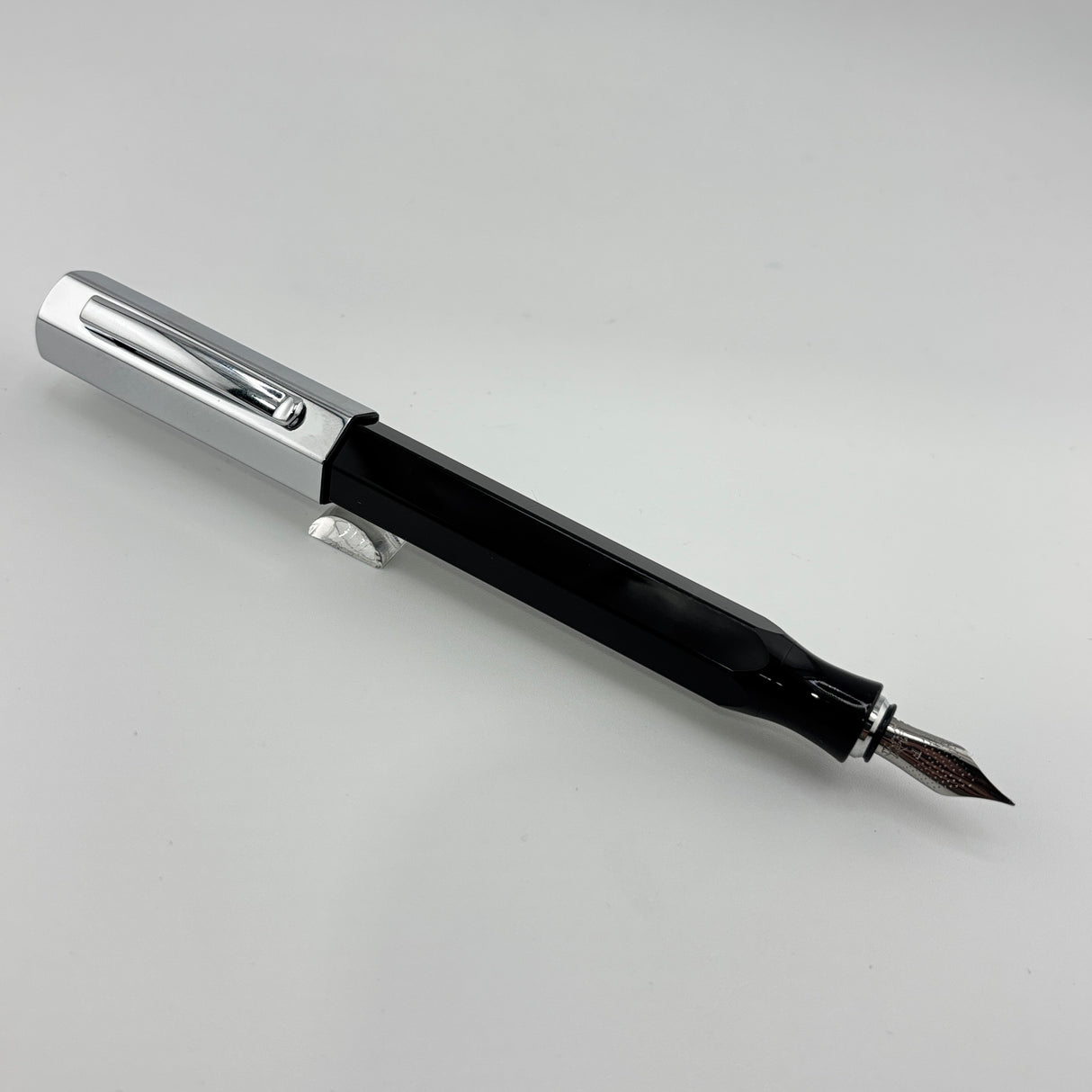 Faber Castell Ondoro faceted black/chrome cap  - Fountain Pen